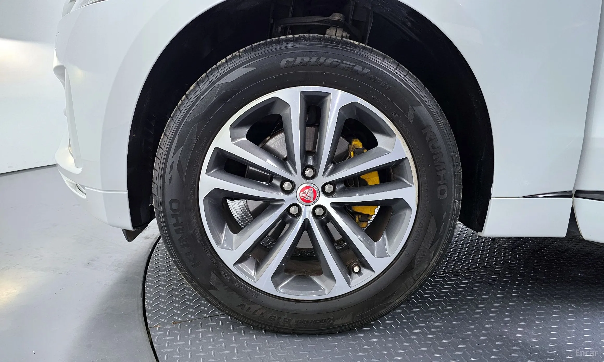 Jaguar F-PACE превью 5
