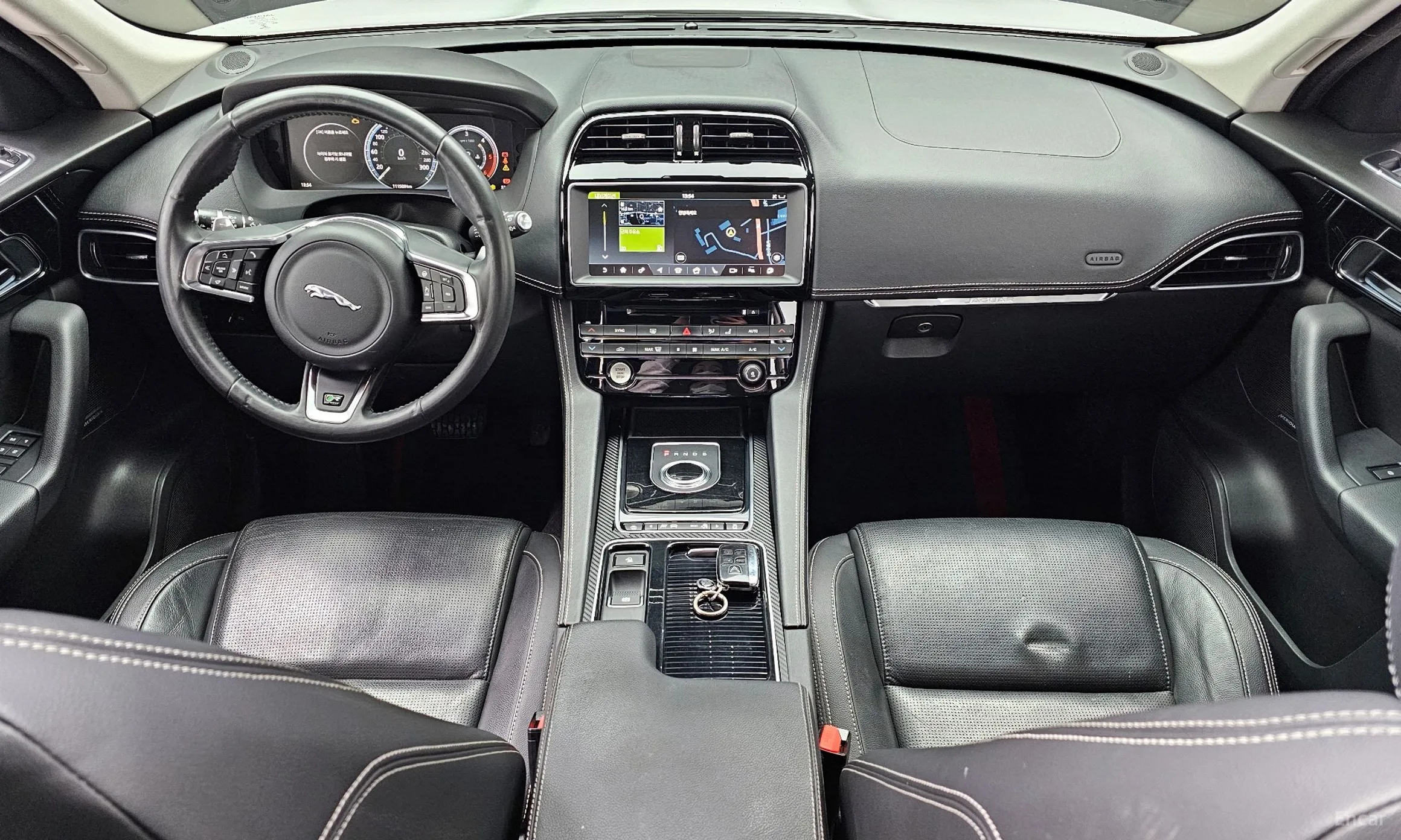 Jaguar F-PACE превью 7