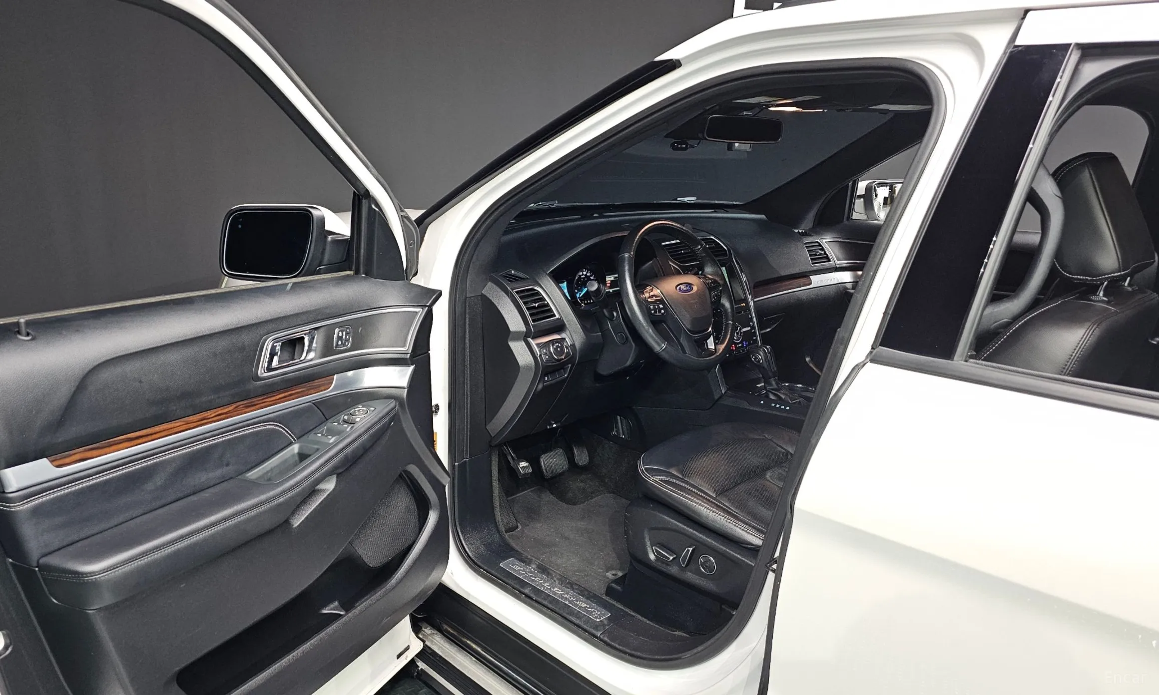 Ford Explorer превью 10