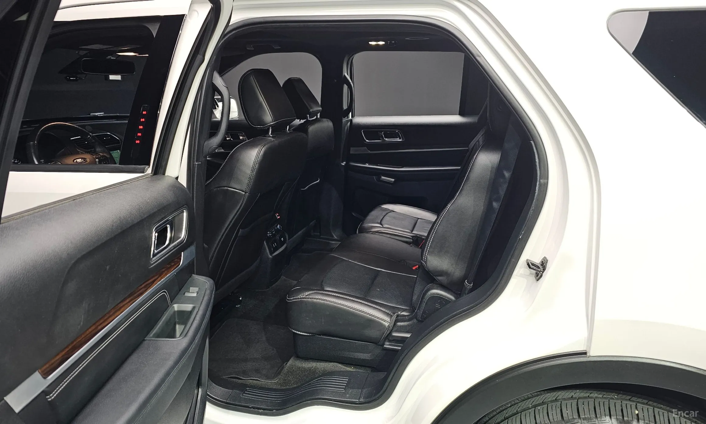 Ford Explorer превью 11