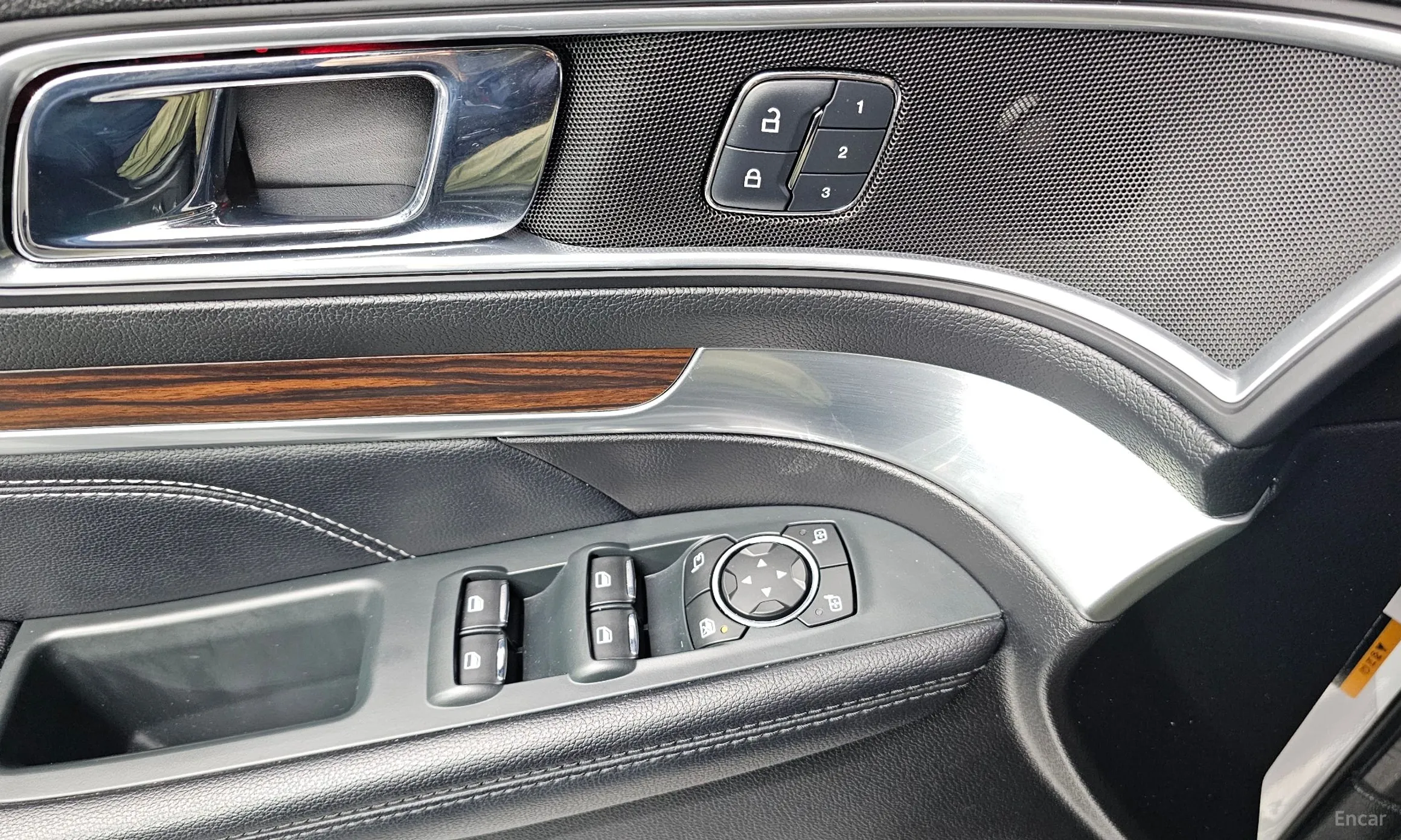 Ford Explorer превью 12