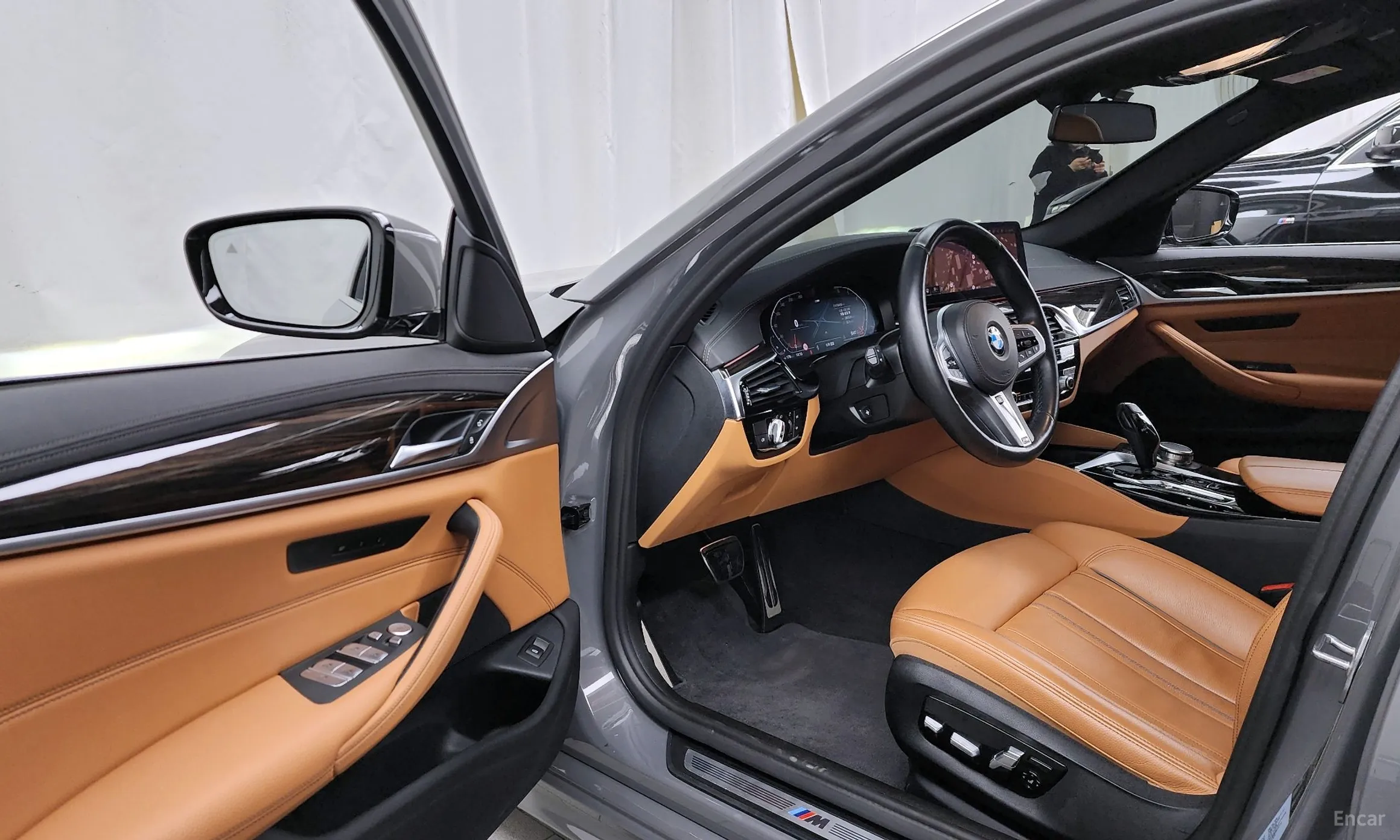 BMW 5 Series (G30) превью 10