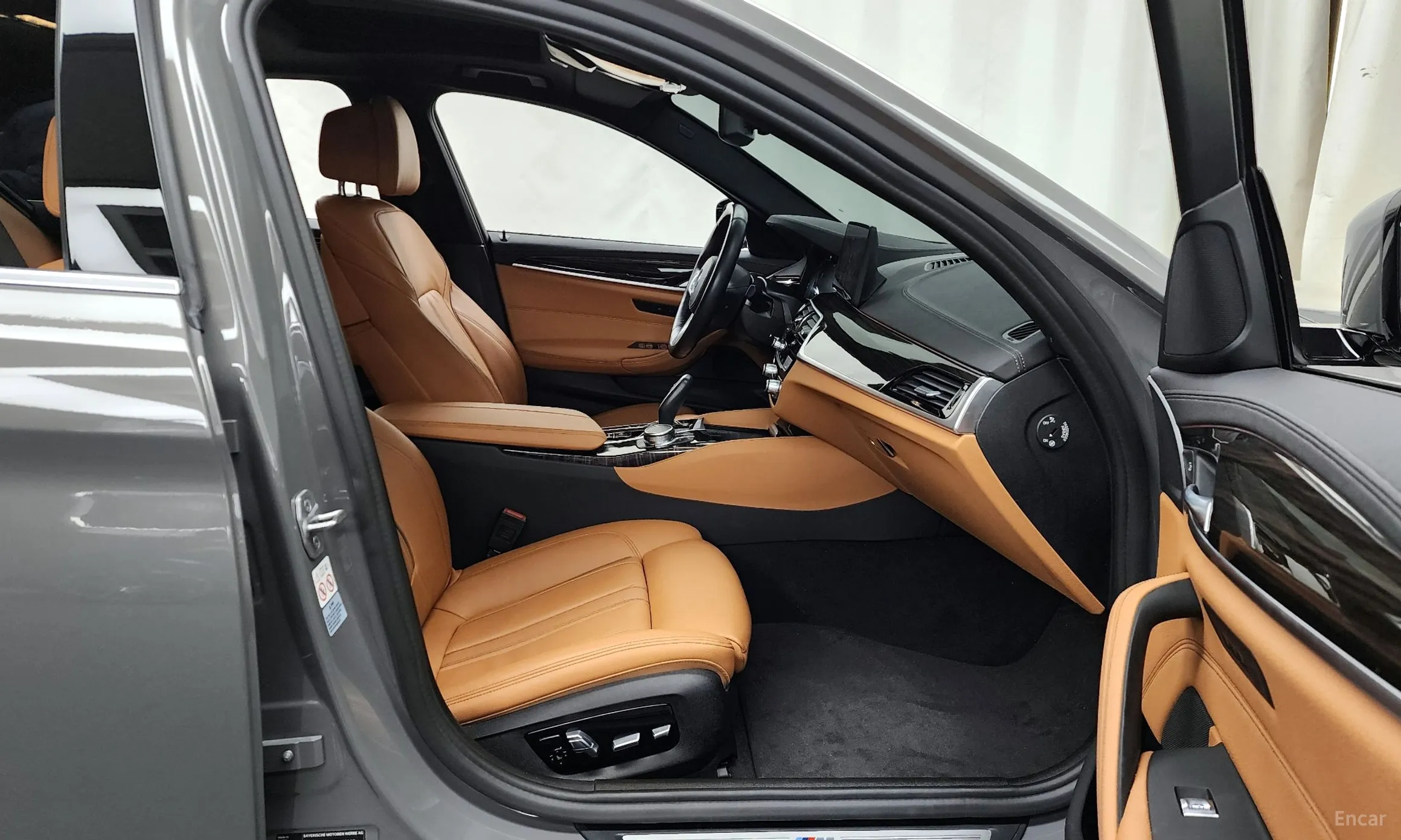 BMW 5 Series (G30) превью 11