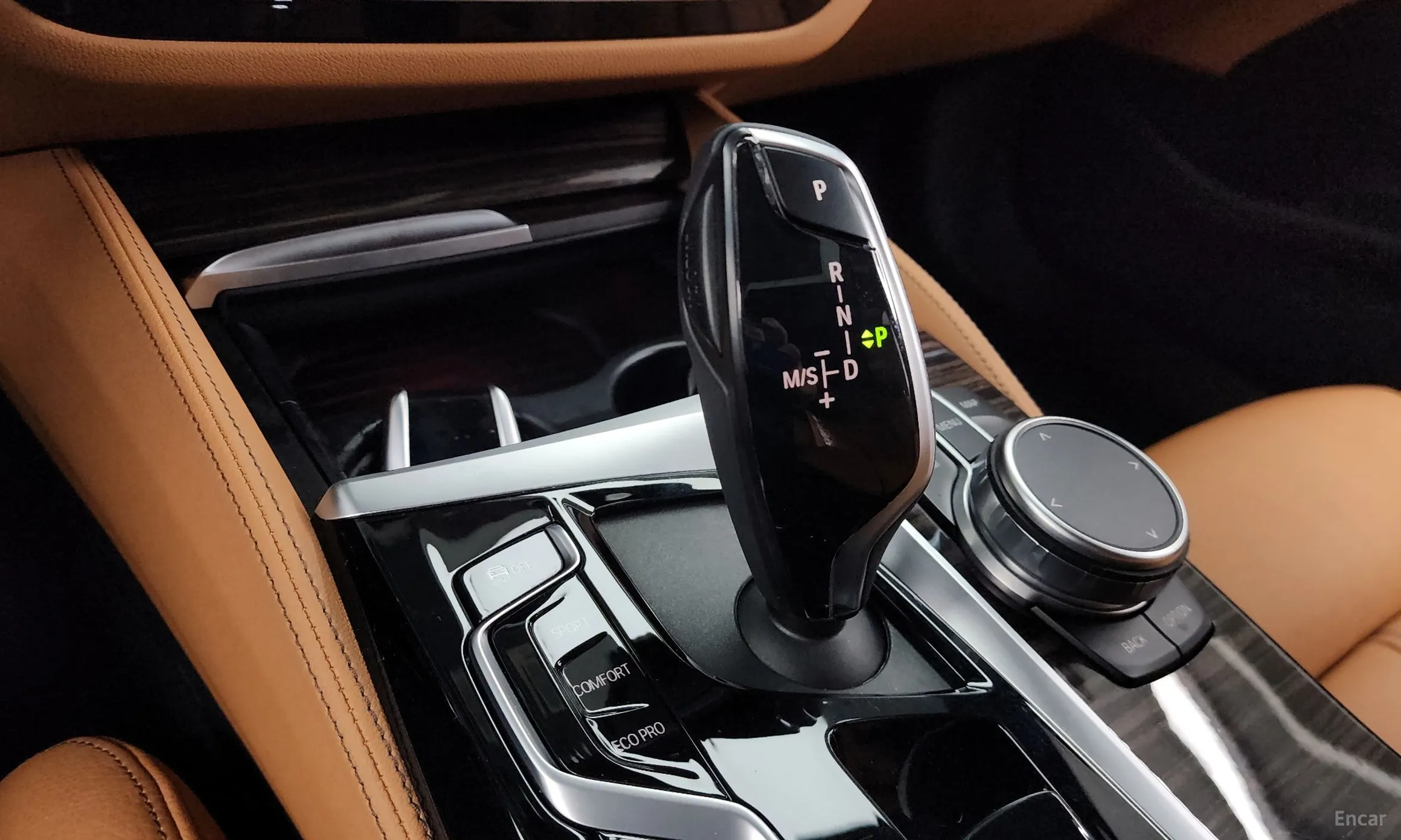 BMW 5 Series (G30) превью 9