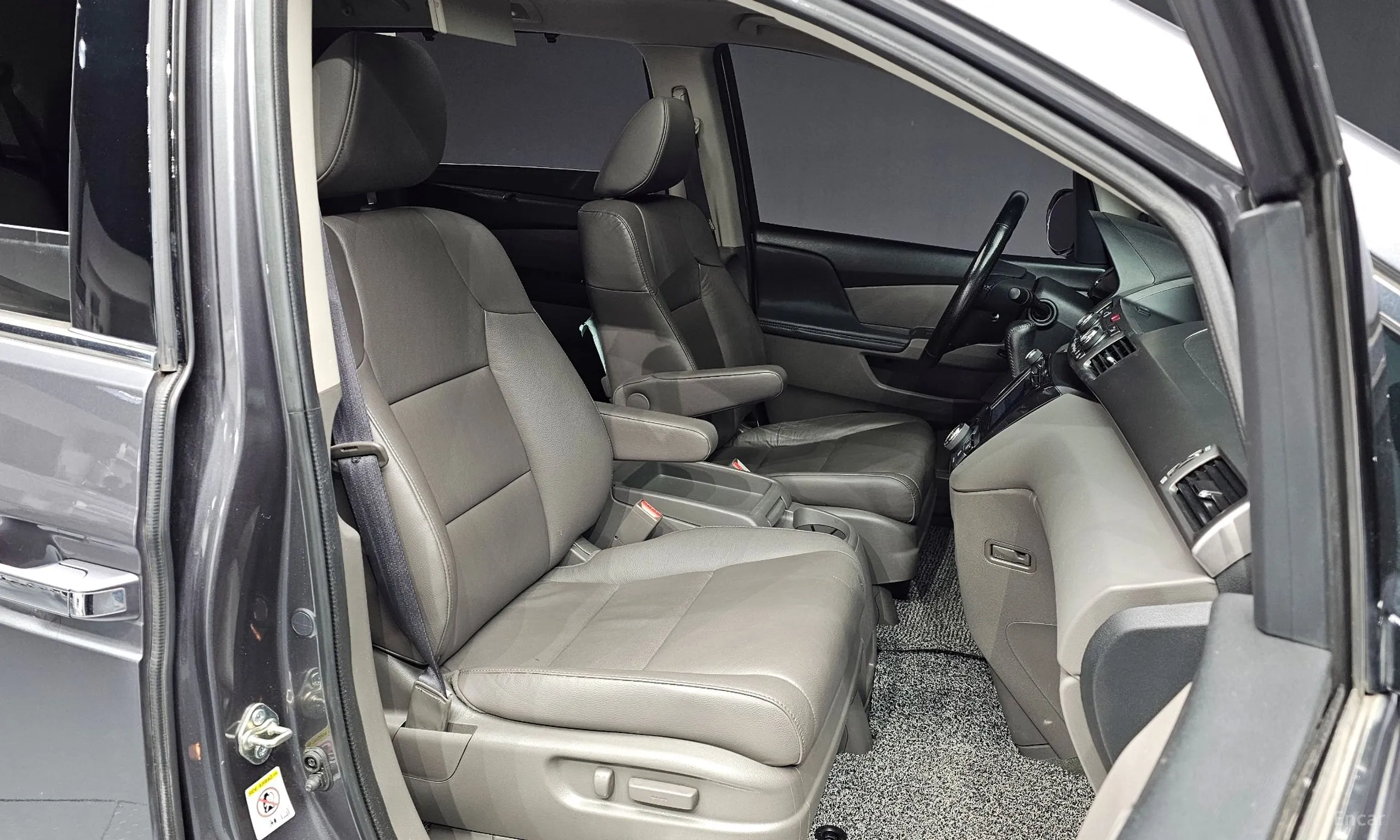 Honda Odyssey превью 10