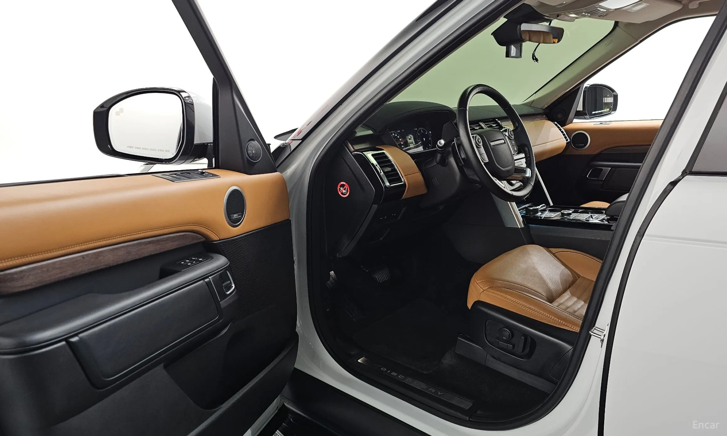 Land Rover Discovery 5 превью 10