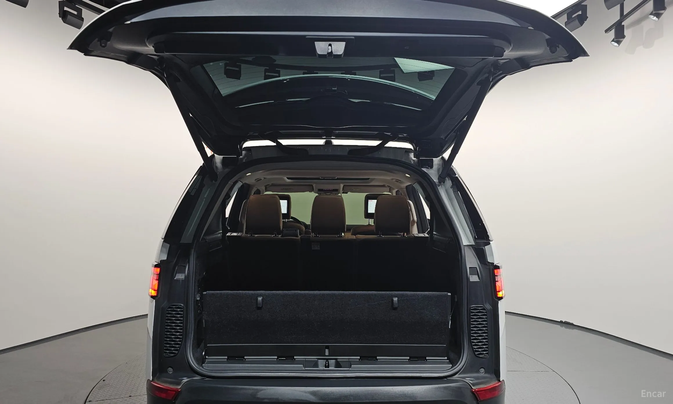 Land Rover Discovery 5 превью 20