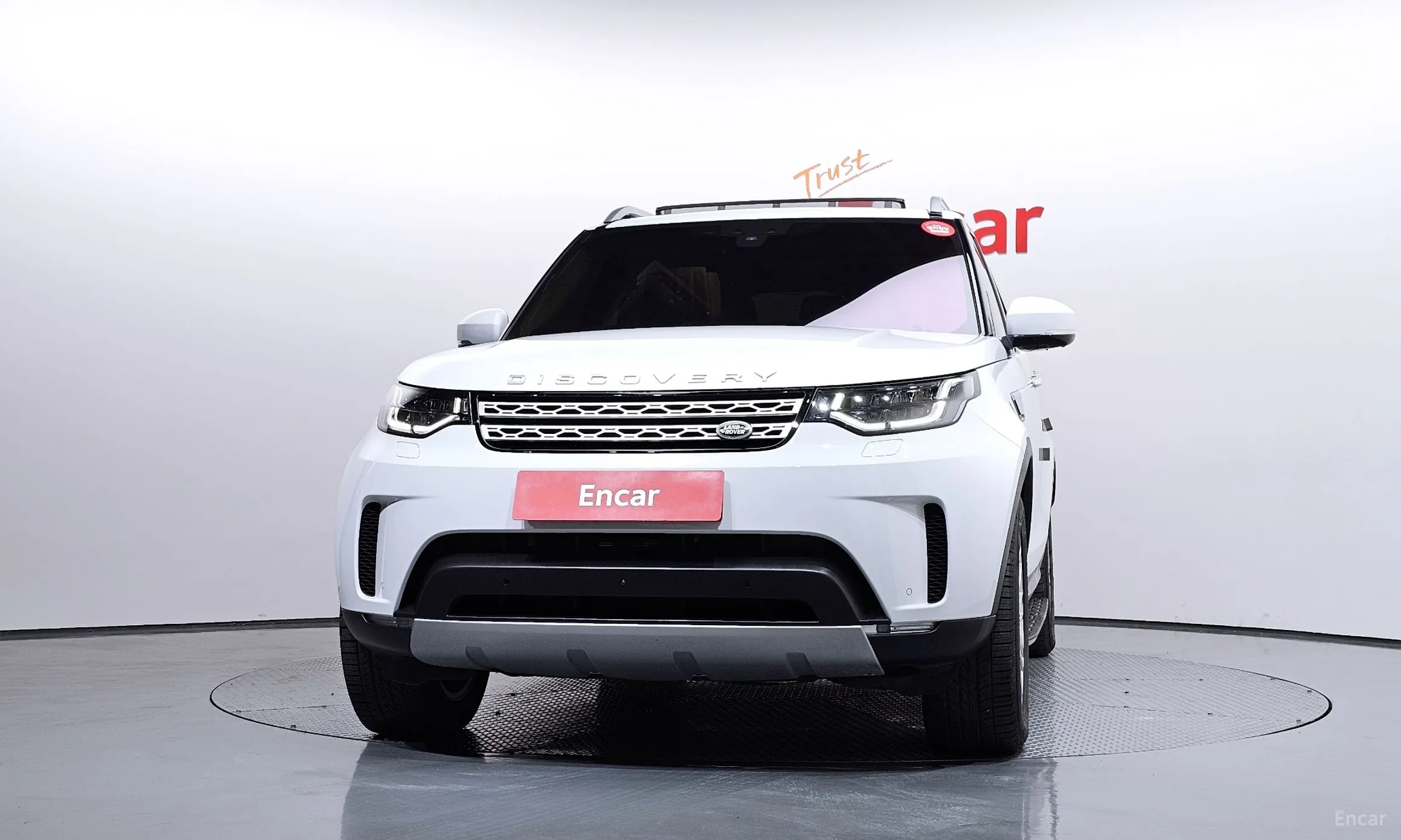 Land Rover Discovery 5 превью 3