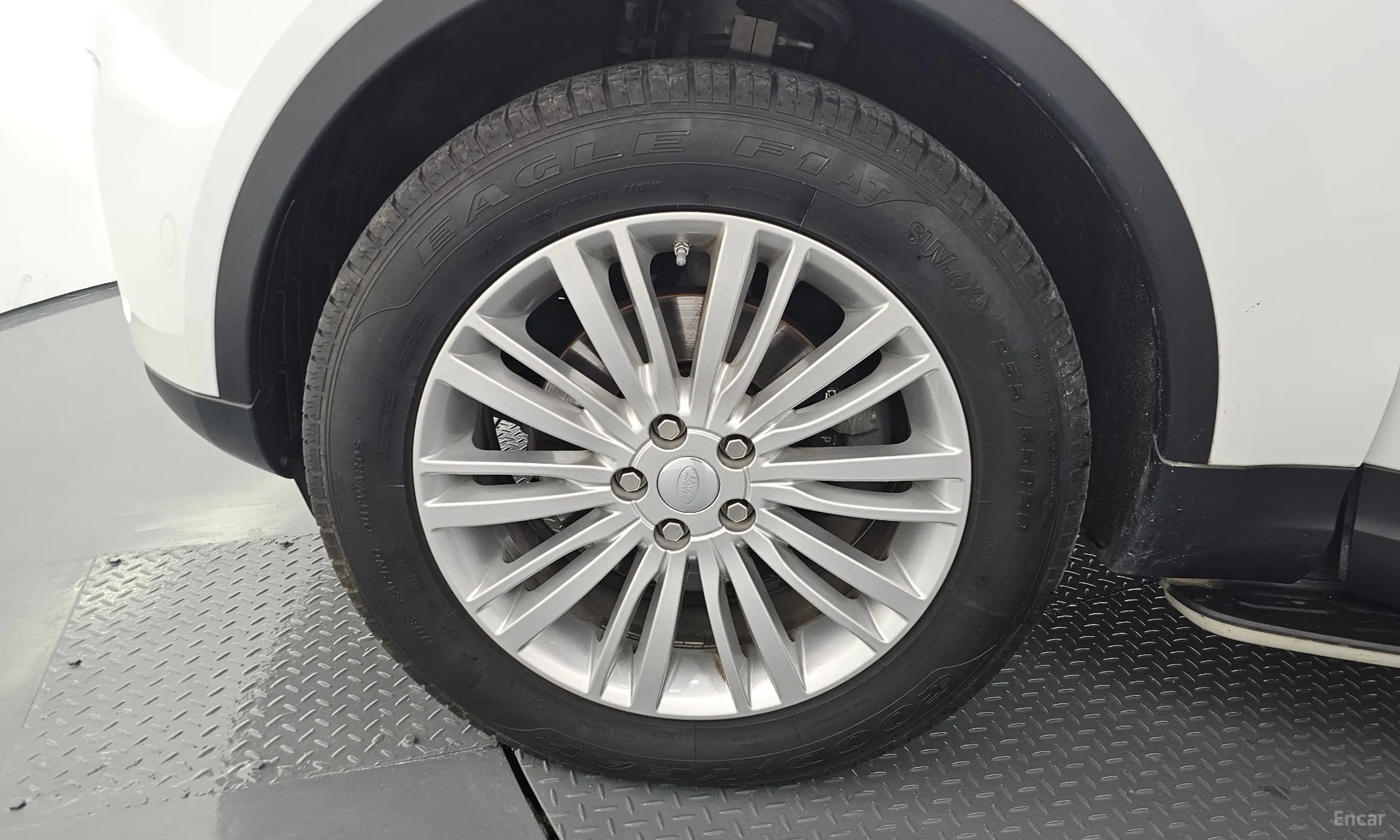 Land Rover Discovery 5 превью 5