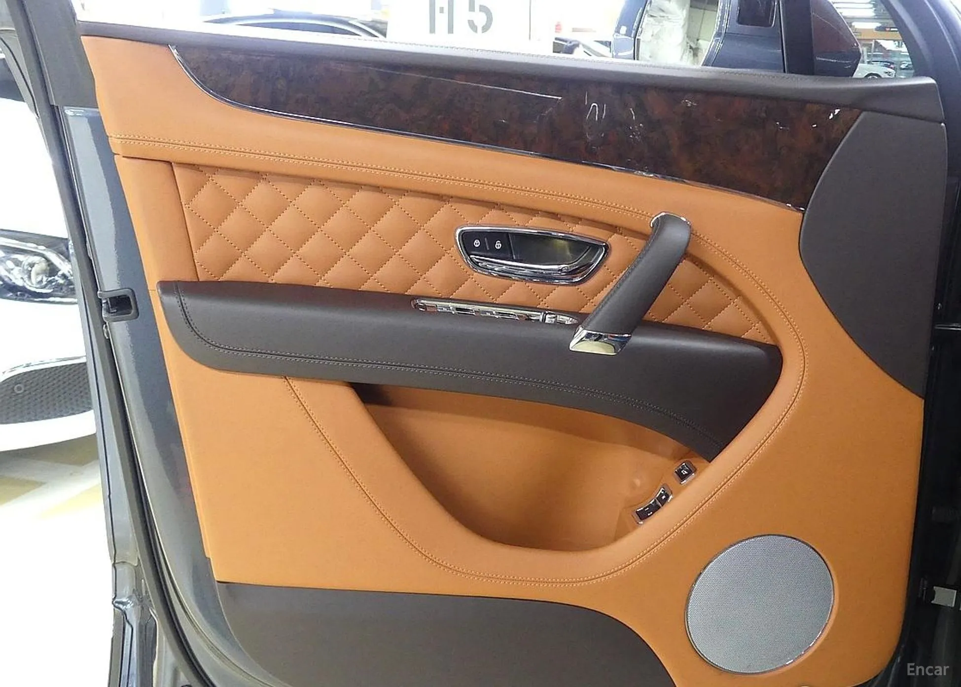 Bentley Bentayga превью 11