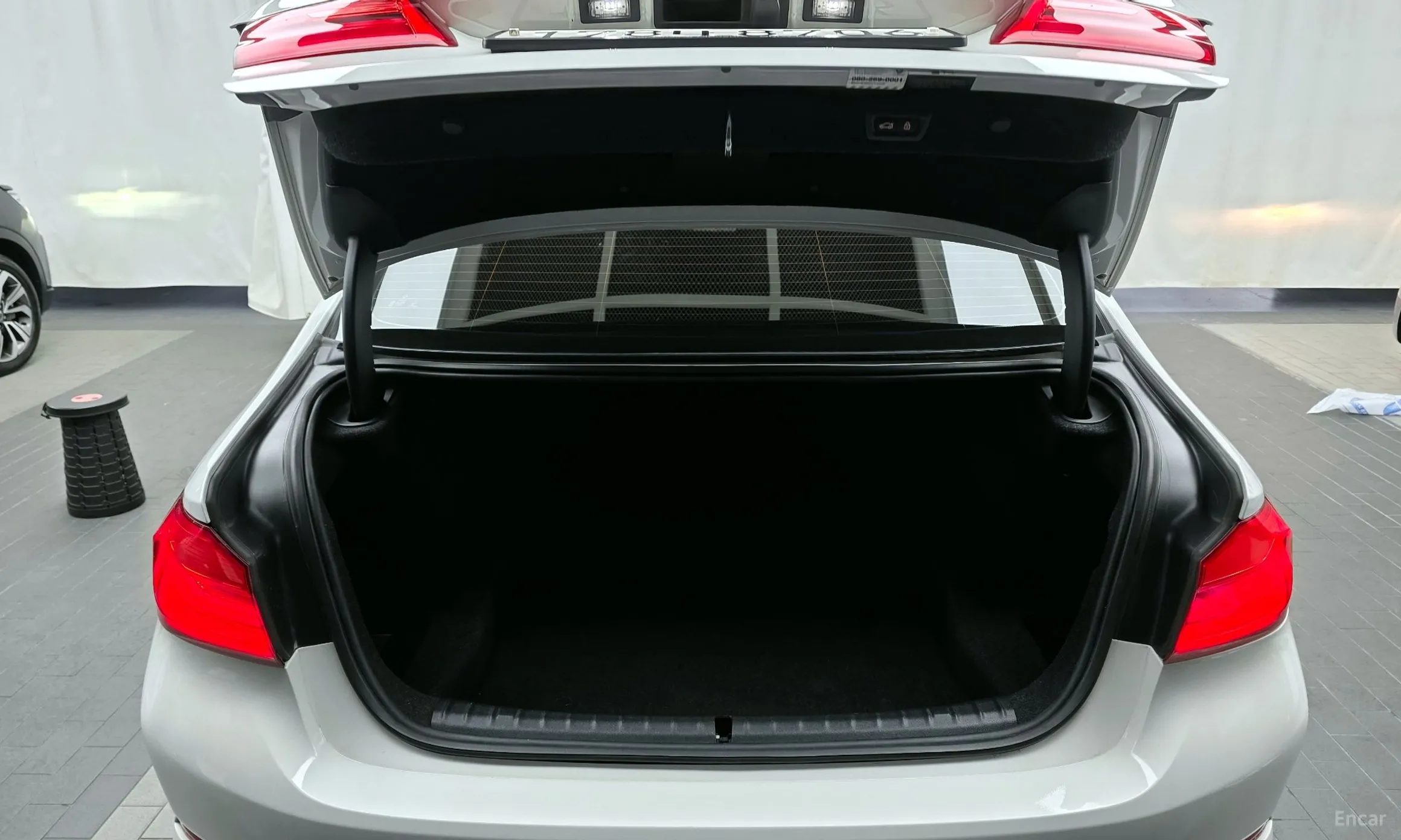 BMW 5 Series (G30) превью 20