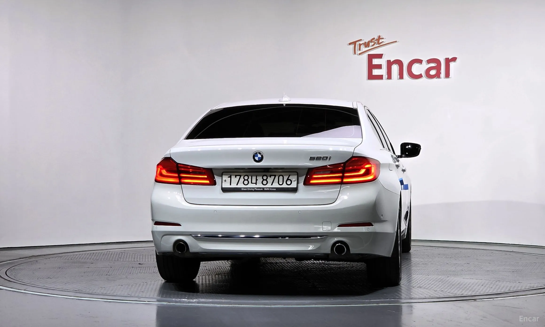 BMW 5 Series (G30) превью 4