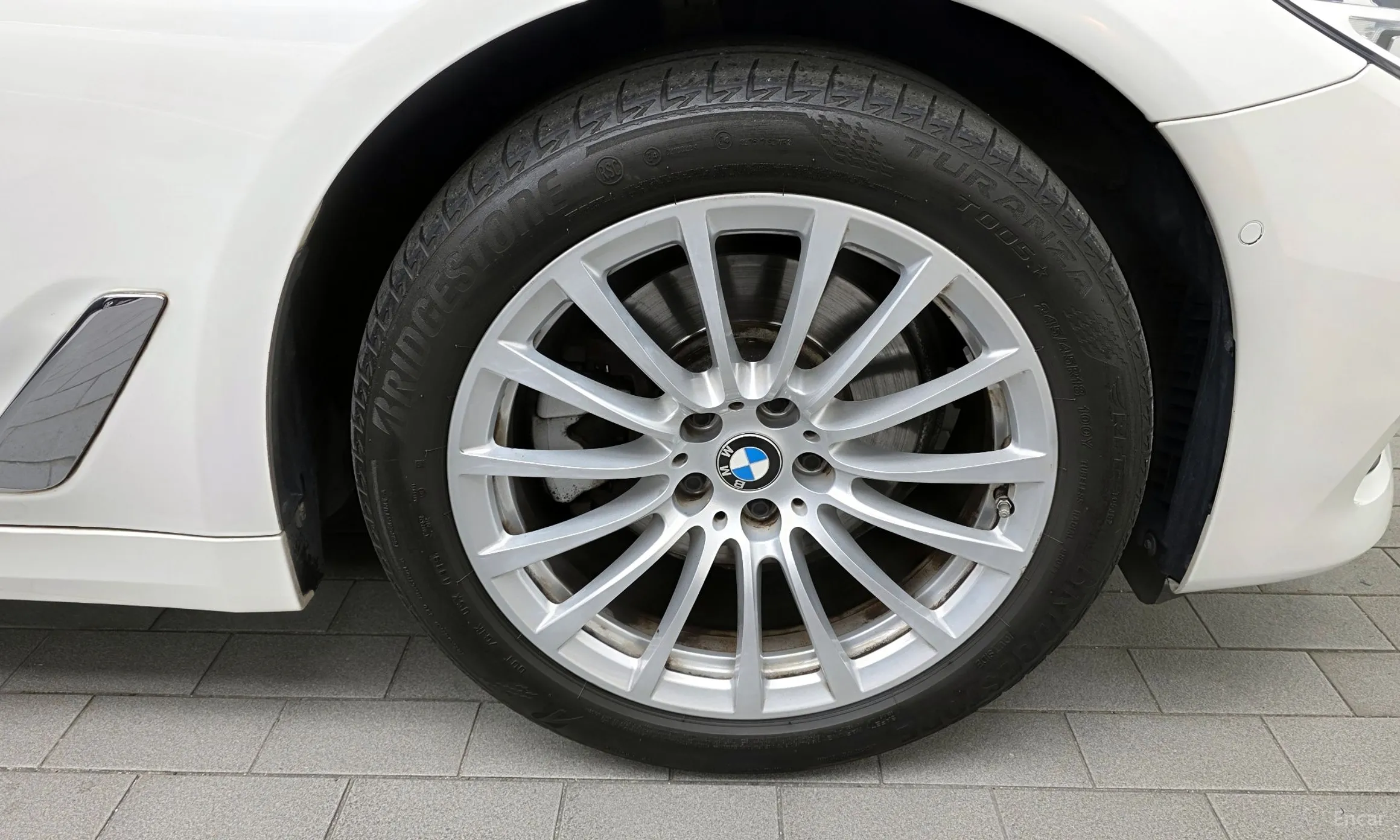 BMW 5 Series (G30) превью 5