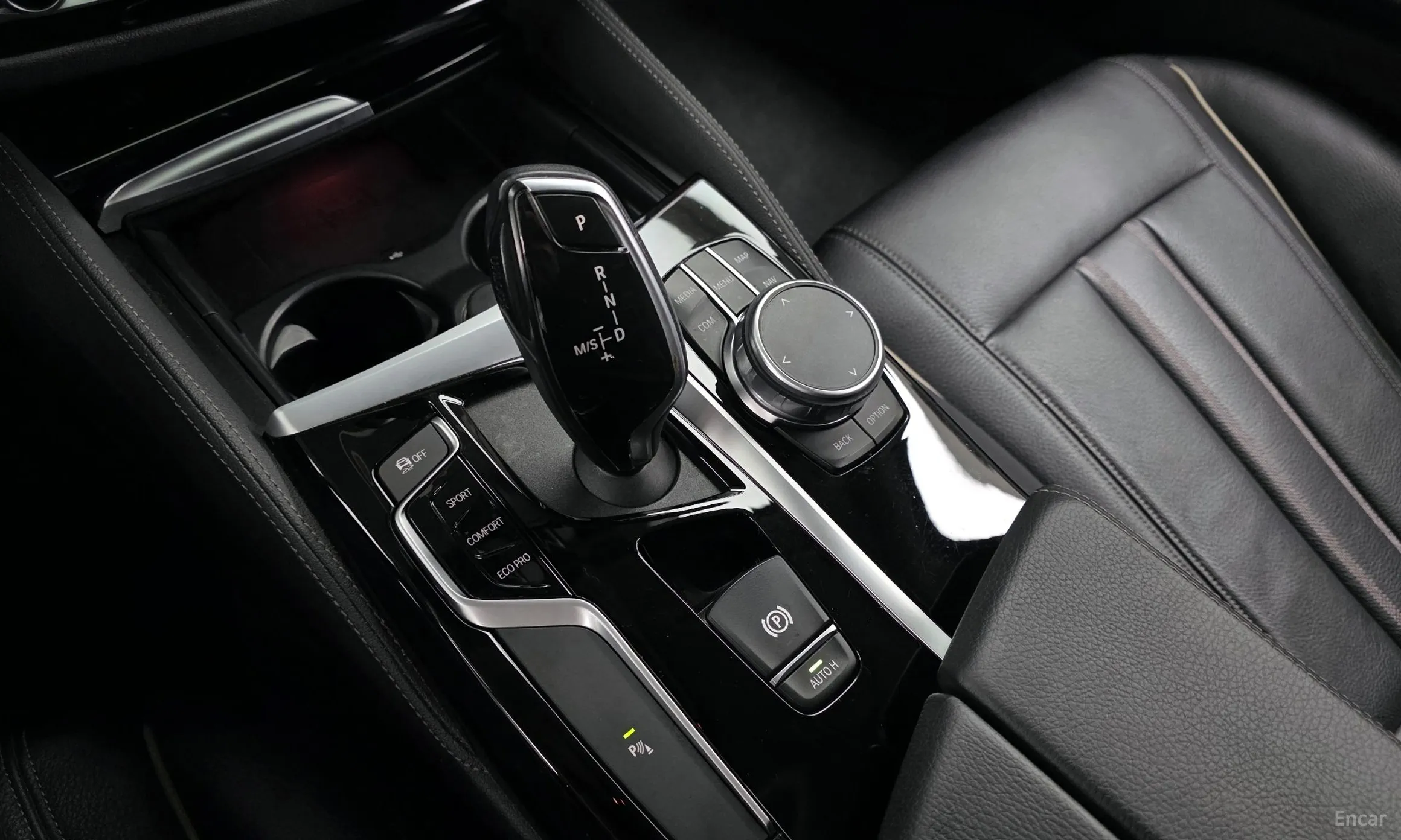 BMW 5 Series (G30) превью 9