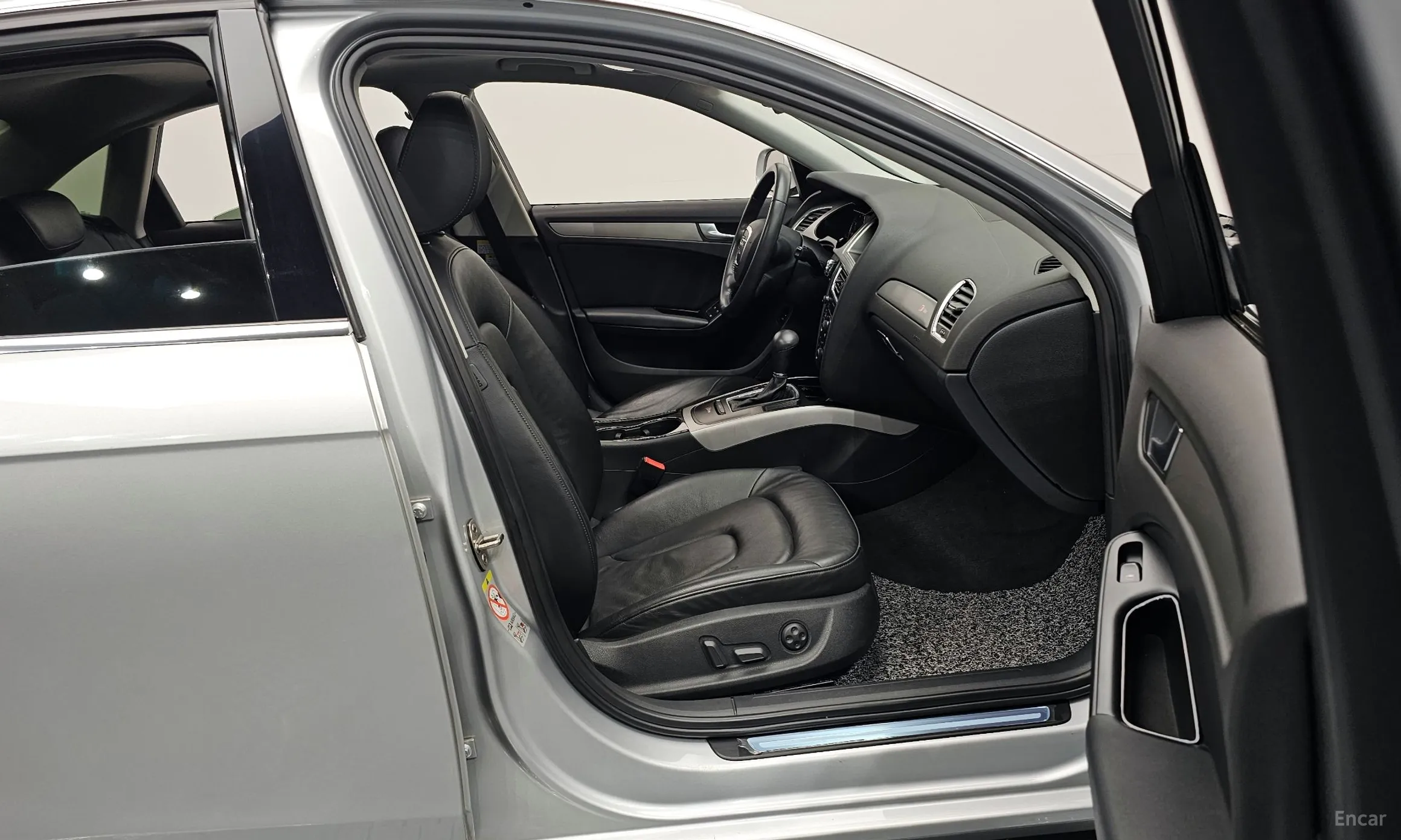 Audi New A4 превью 11