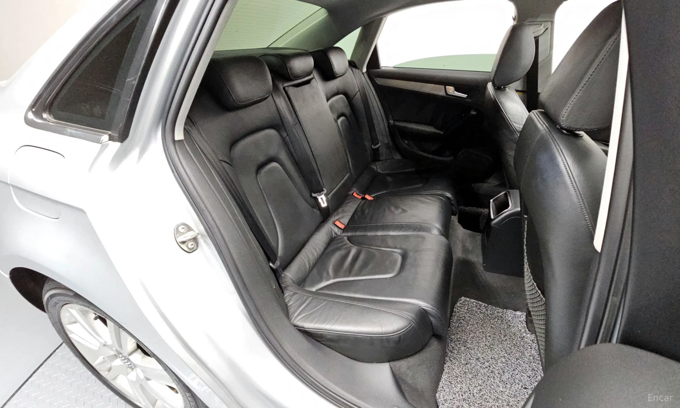 Audi New A4 превью 12