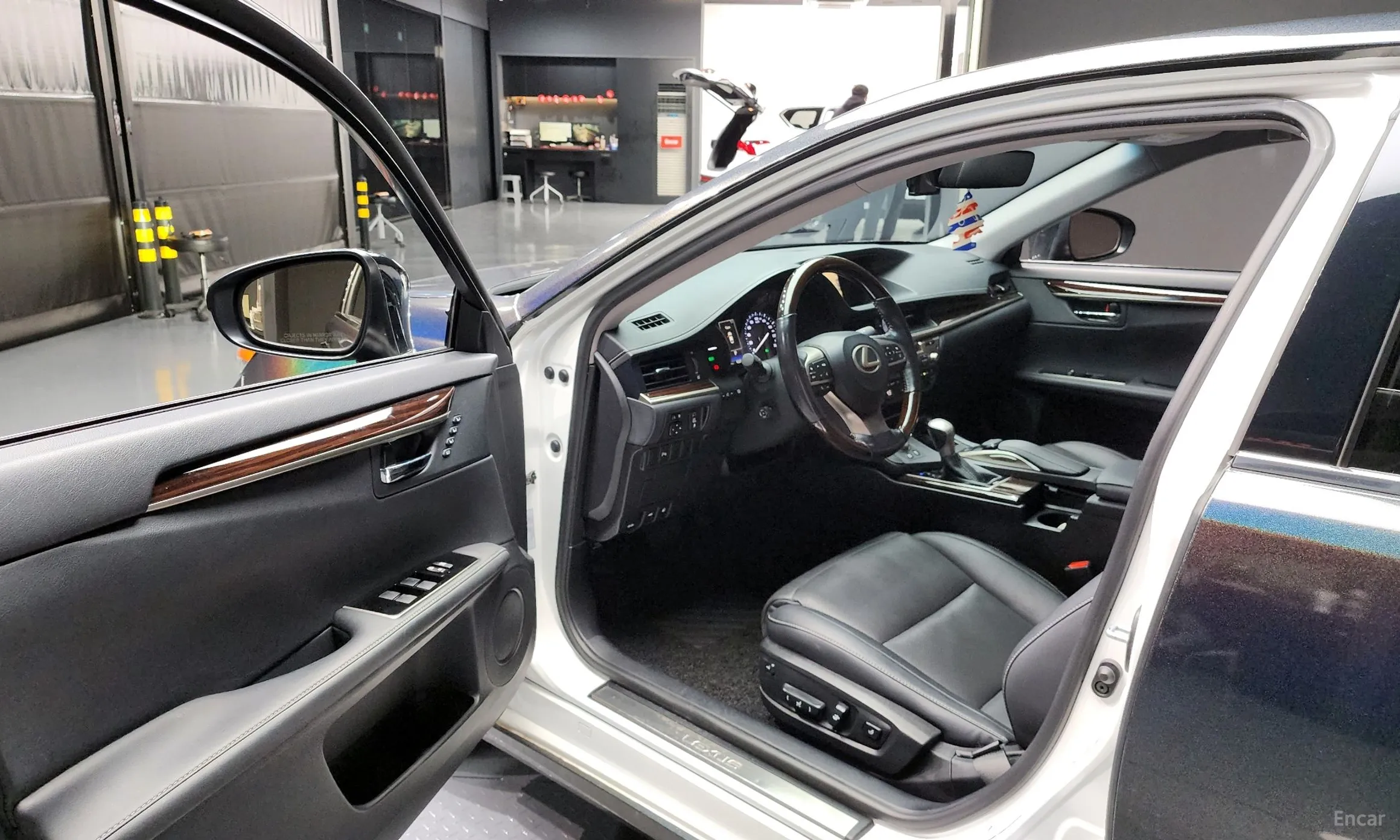Lexus New ES300h превью 10