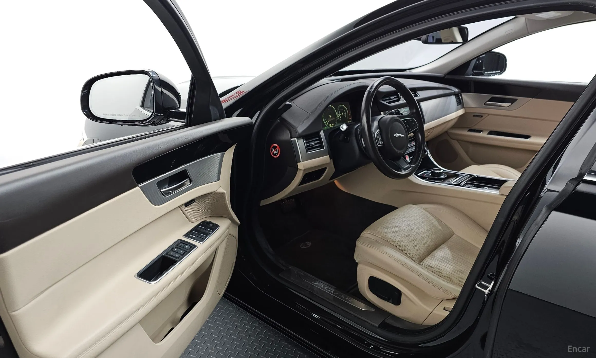 Jaguar XF (x260) превью 10