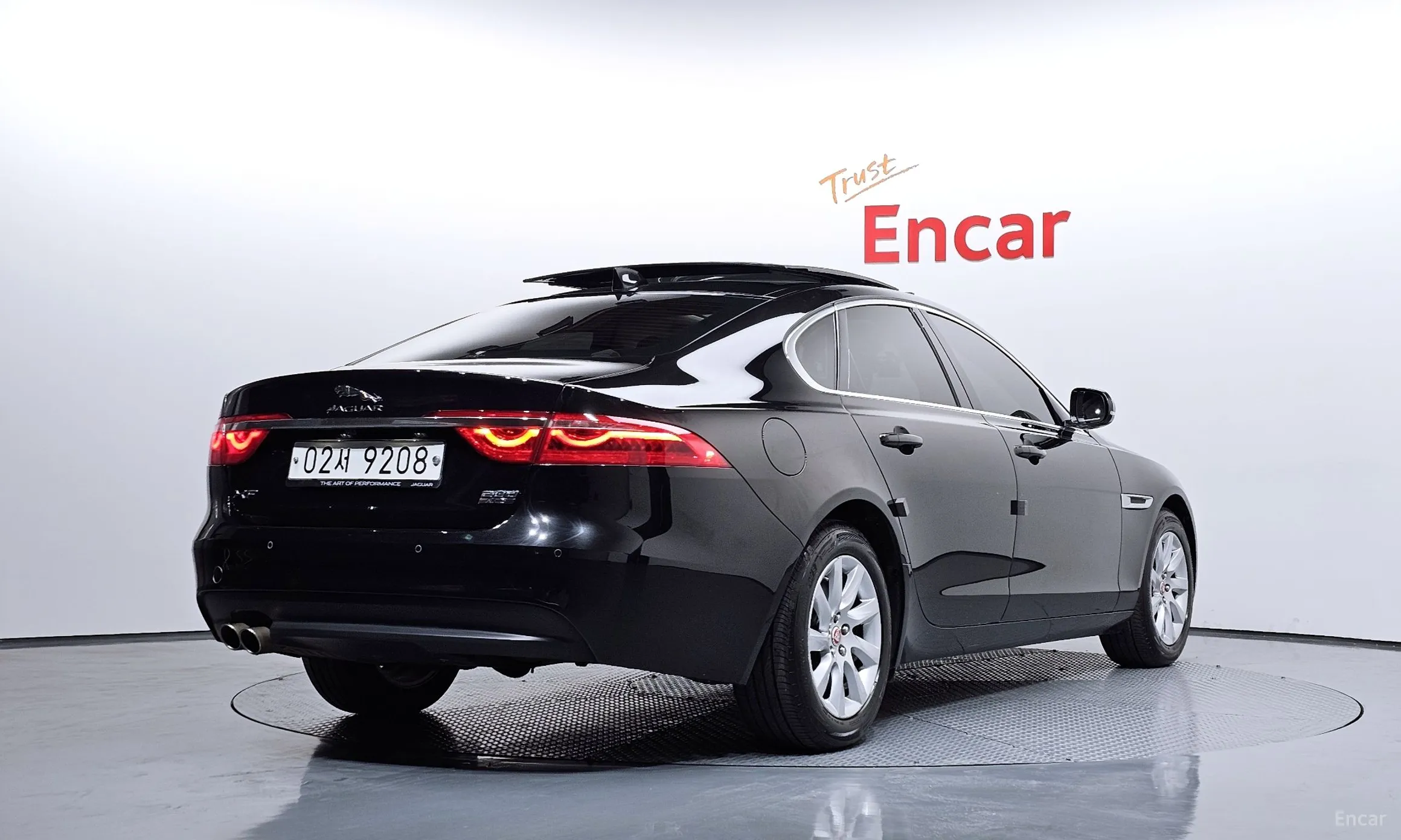 Jaguar XF (x260)