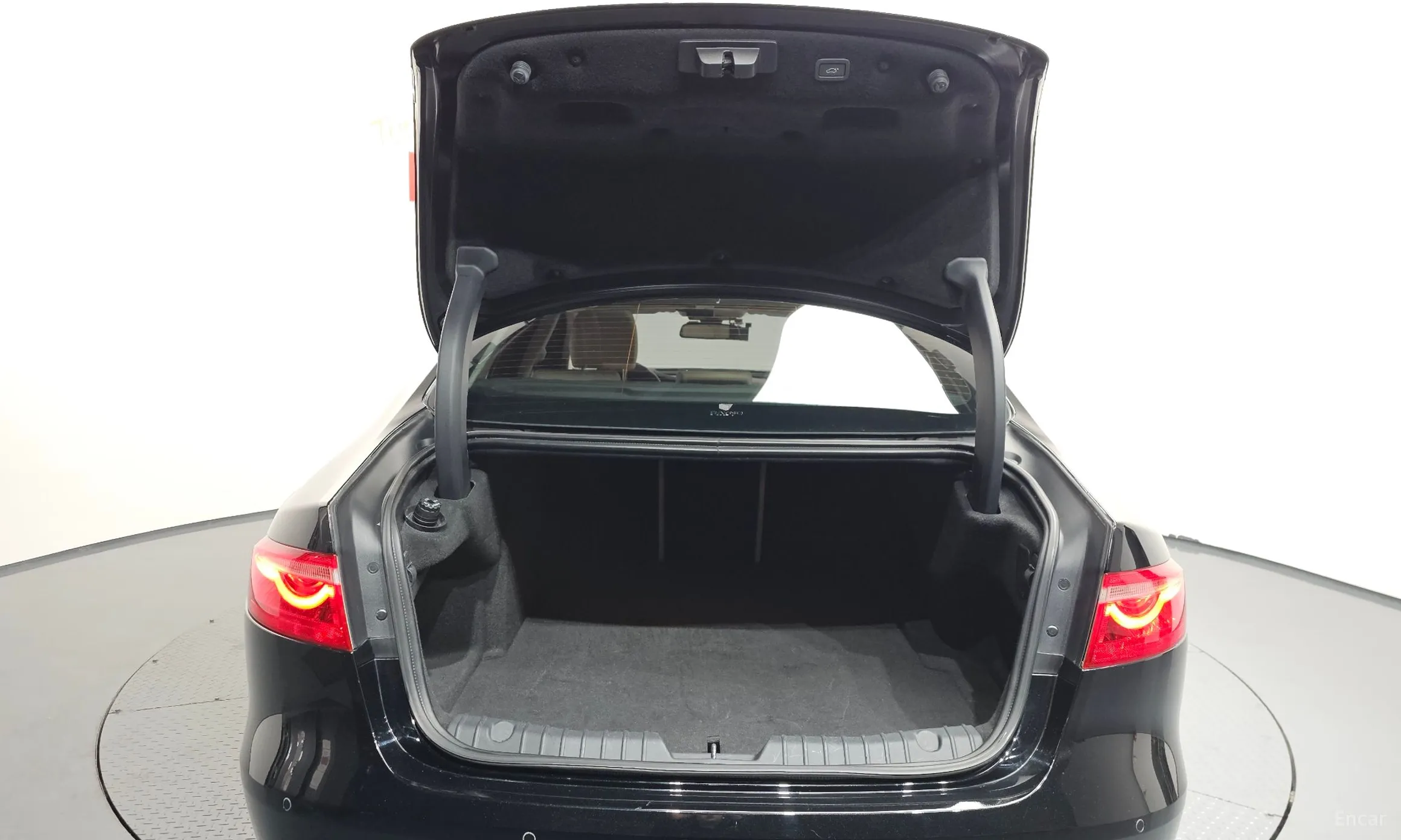 Jaguar XF (x260) превью 20