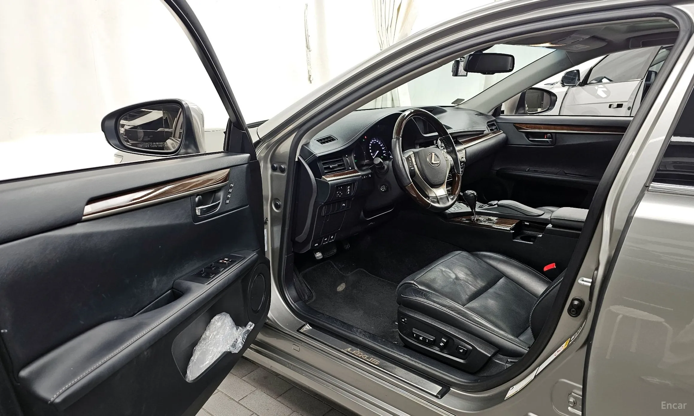 Lexus New ES300h превью 10