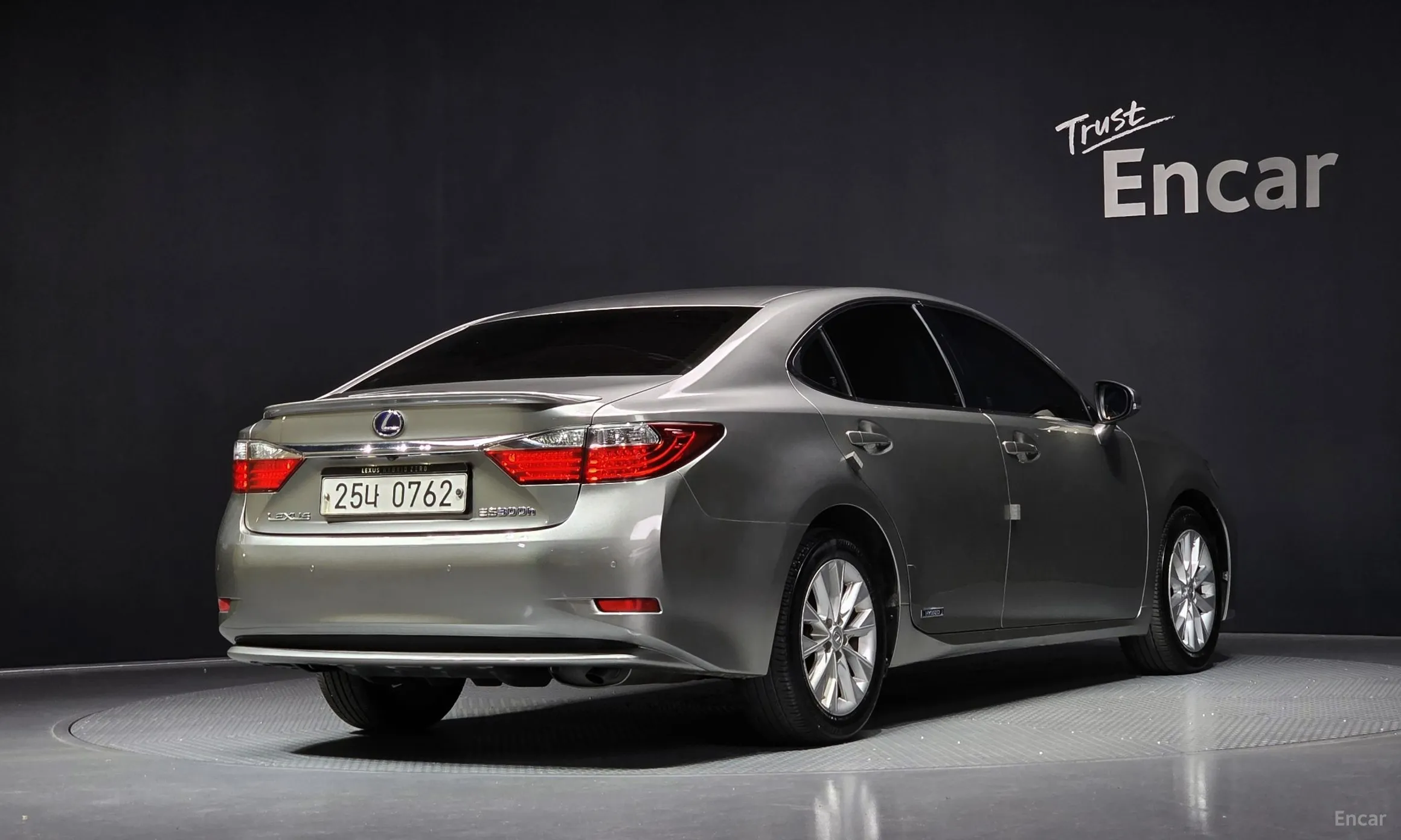 Lexus New ES300h