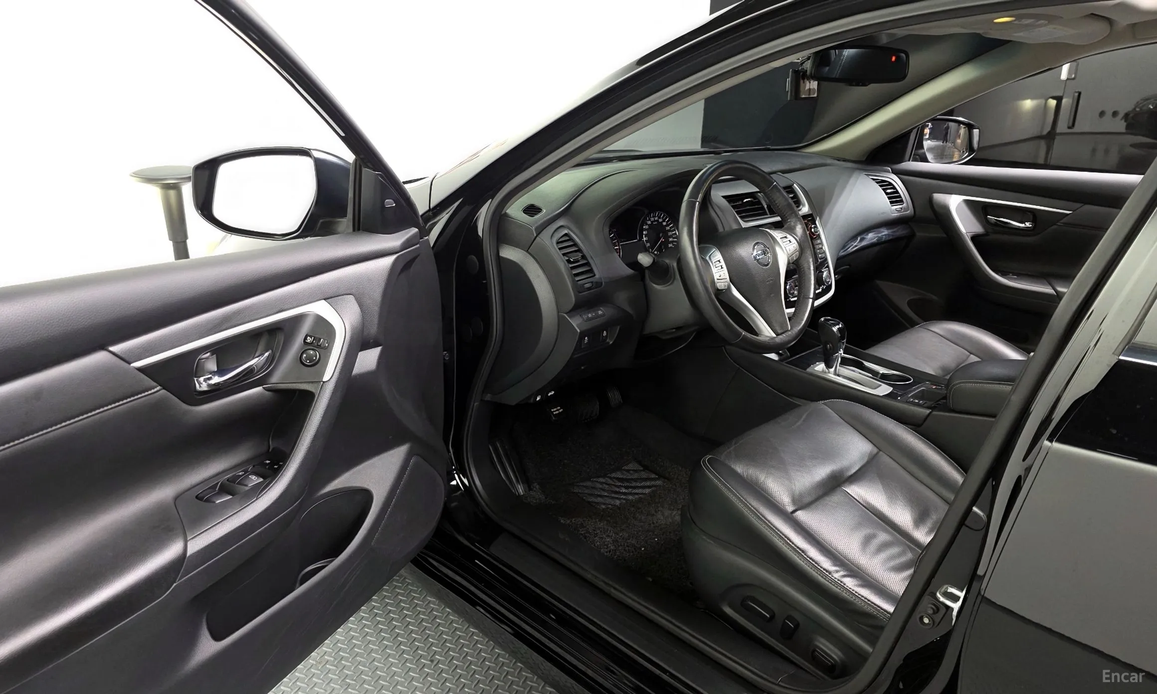Nissan Altima превью 10