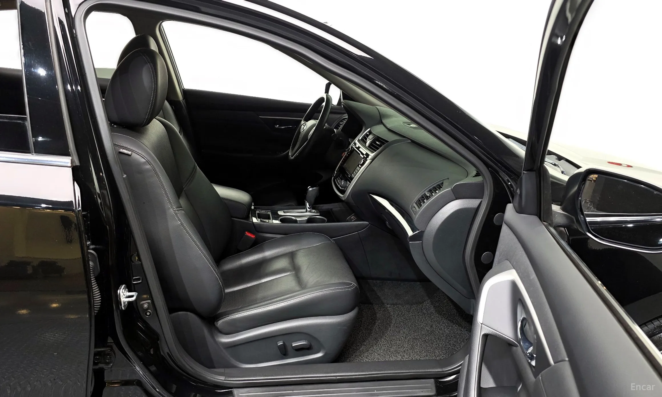 Nissan Altima превью 11