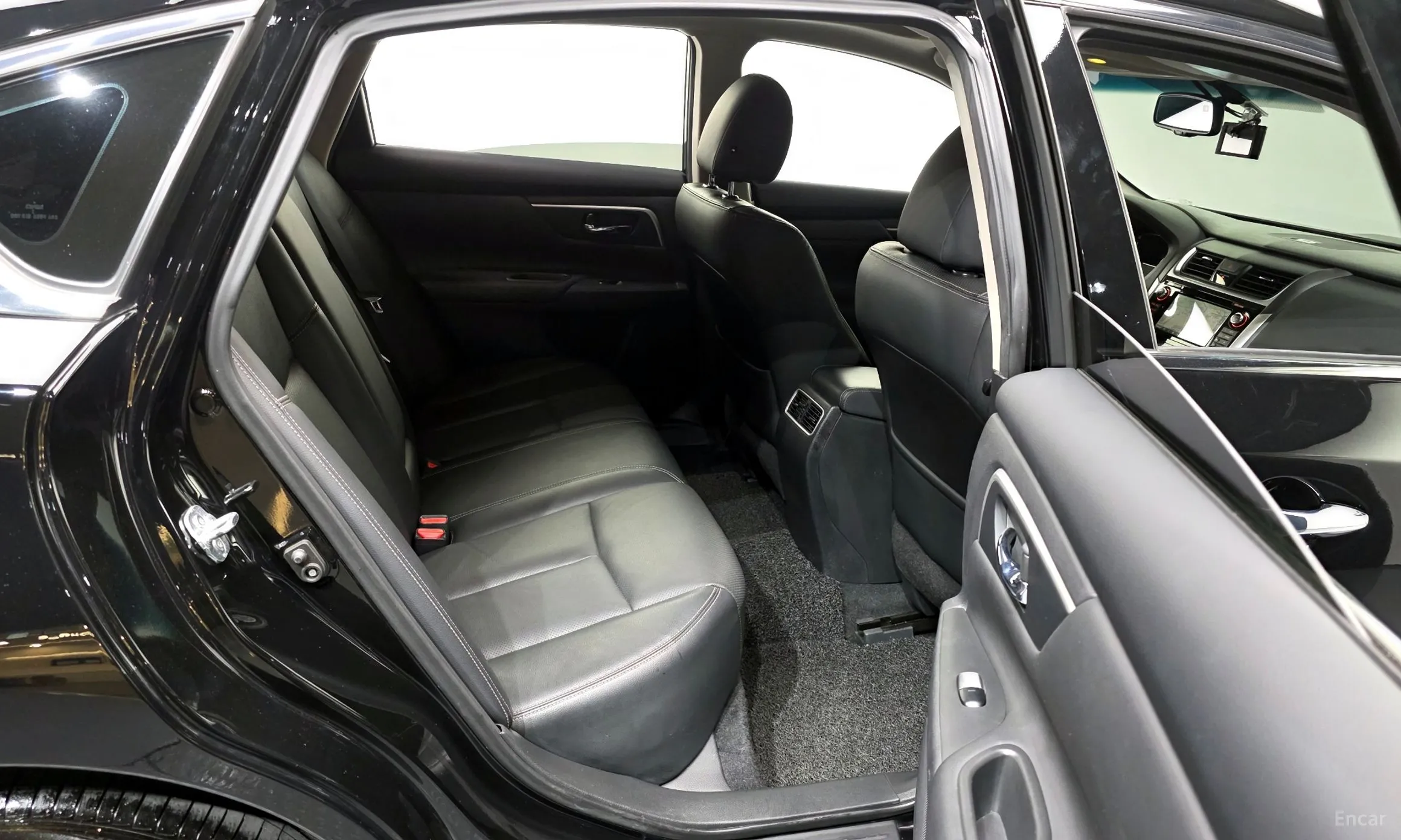 Nissan Altima превью 12