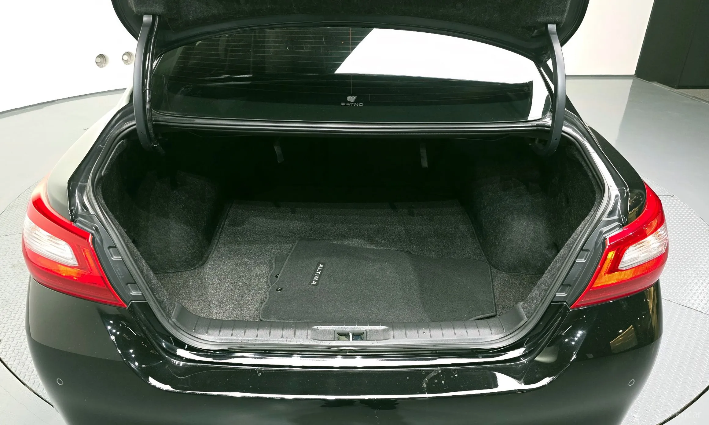 Nissan Altima превью 20