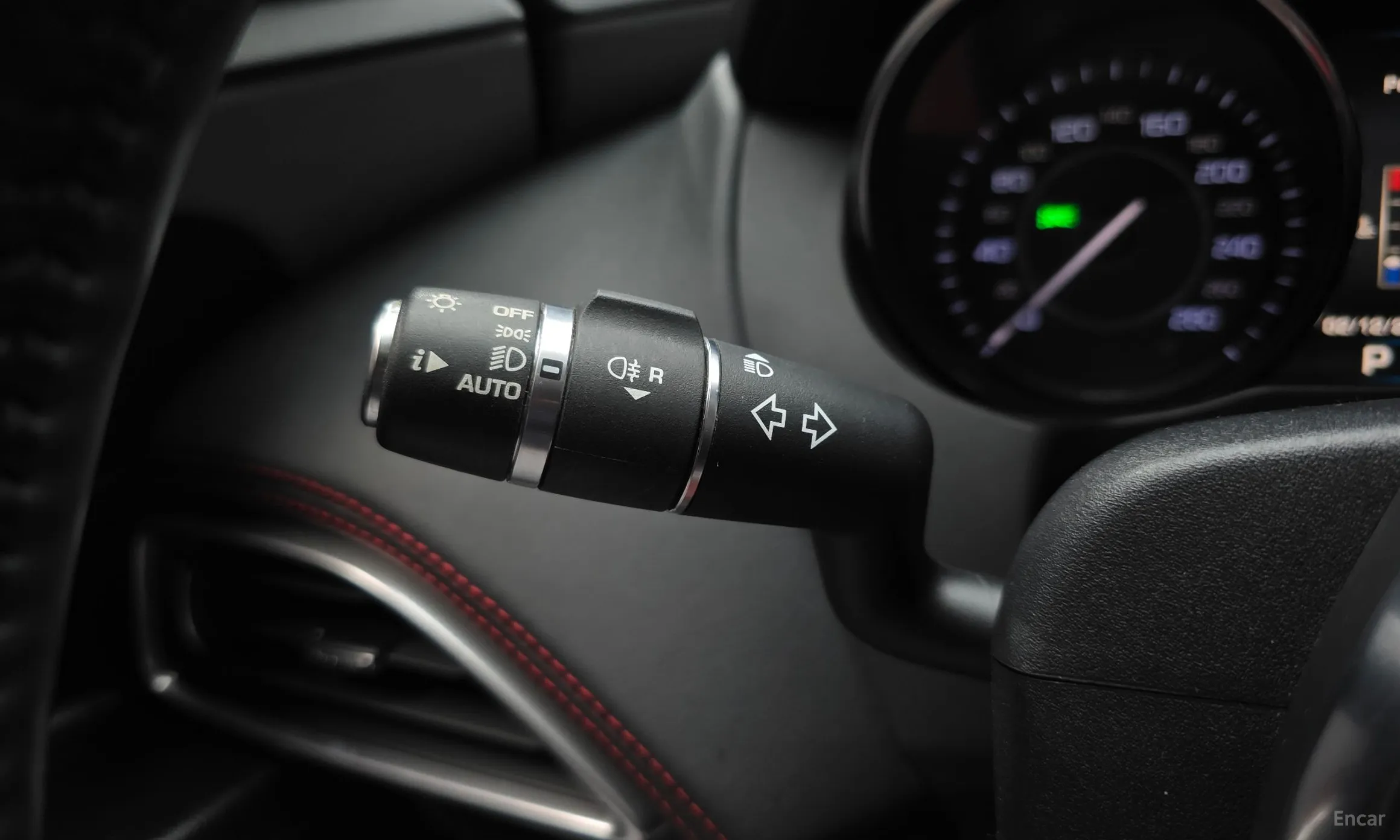 Jaguar XE превью 17