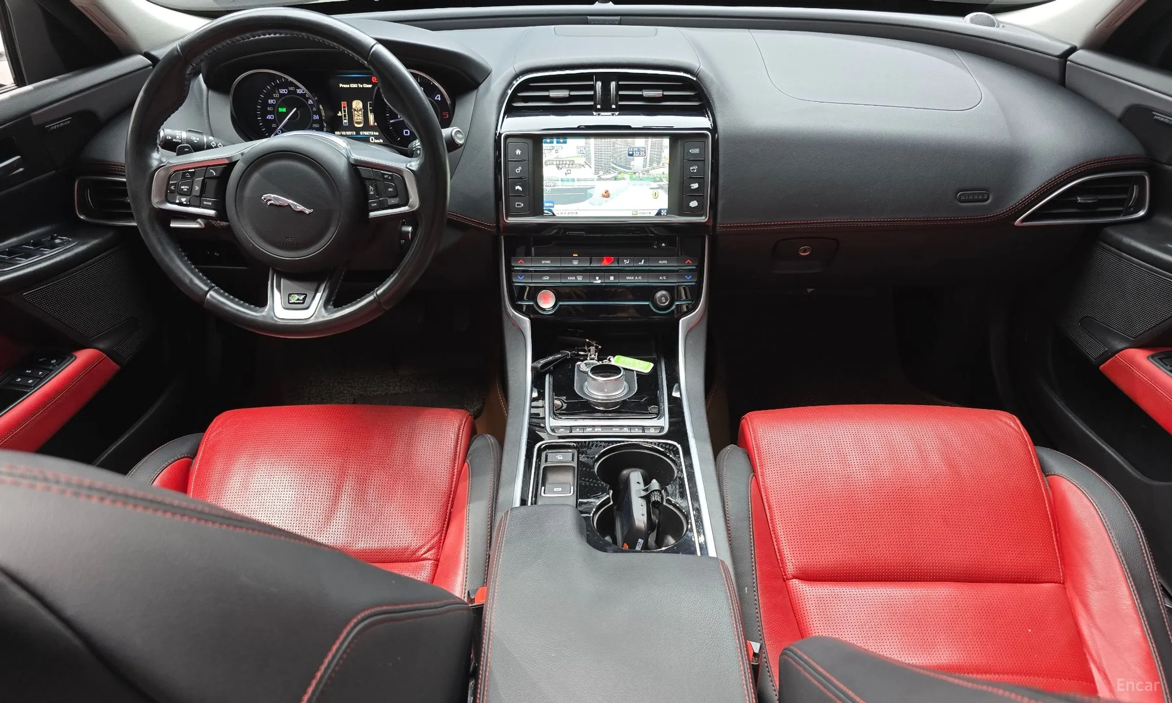 Jaguar XE превью 7