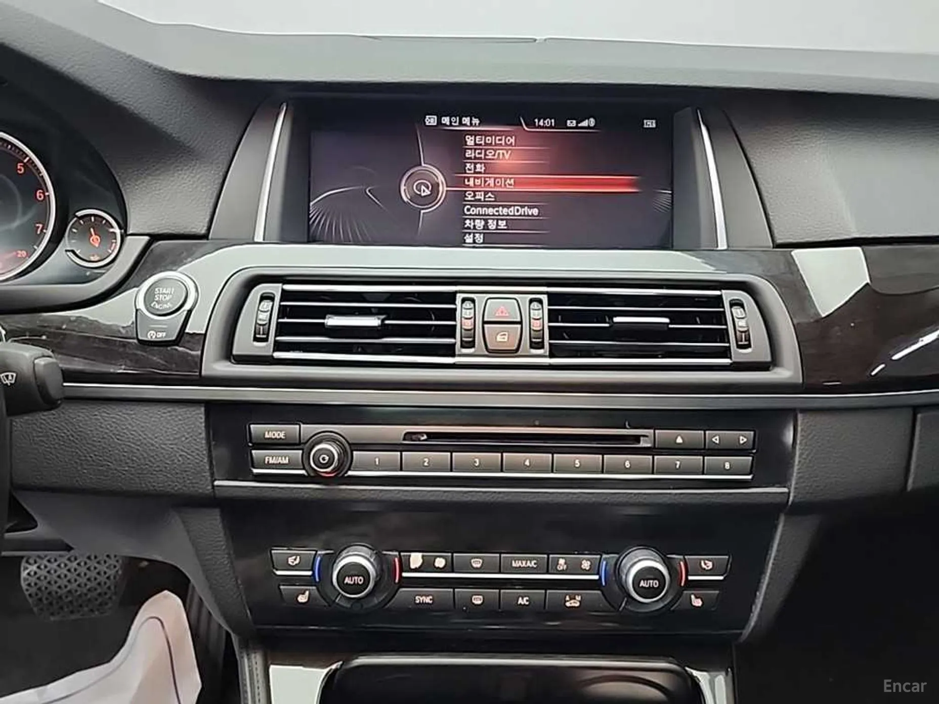 BMW 5 Series (F10) превью 10
