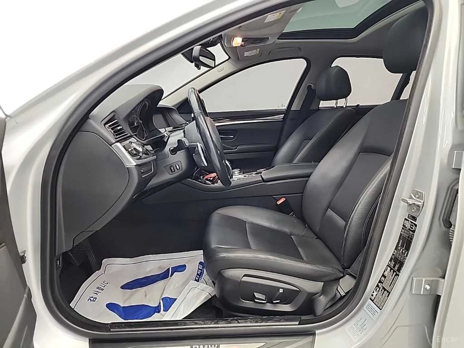 BMW 5 Series (F10) превью 11