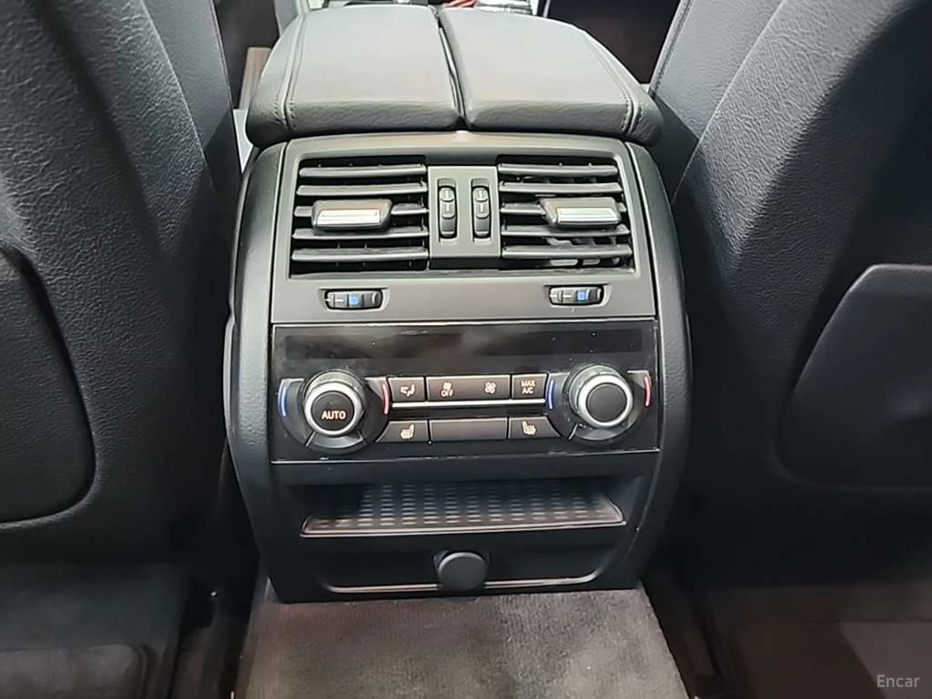 BMW 5 Series (F10) превью 13