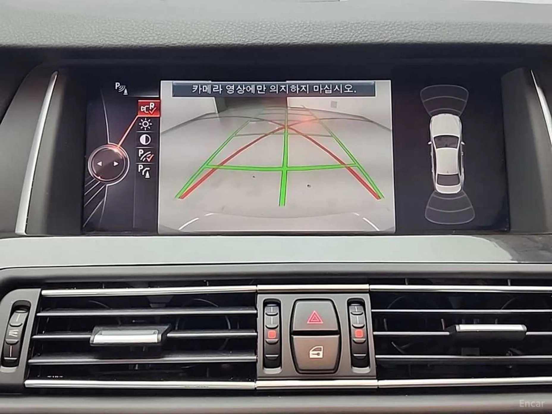 BMW 5 Series (F10) превью 16