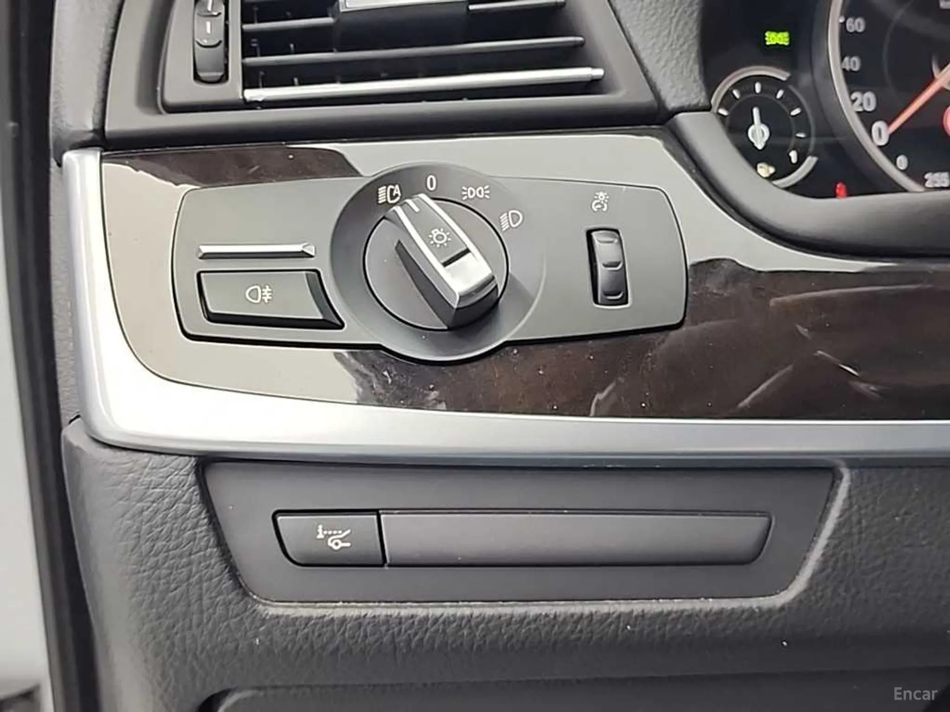 BMW 5 Series (F10) превью 18