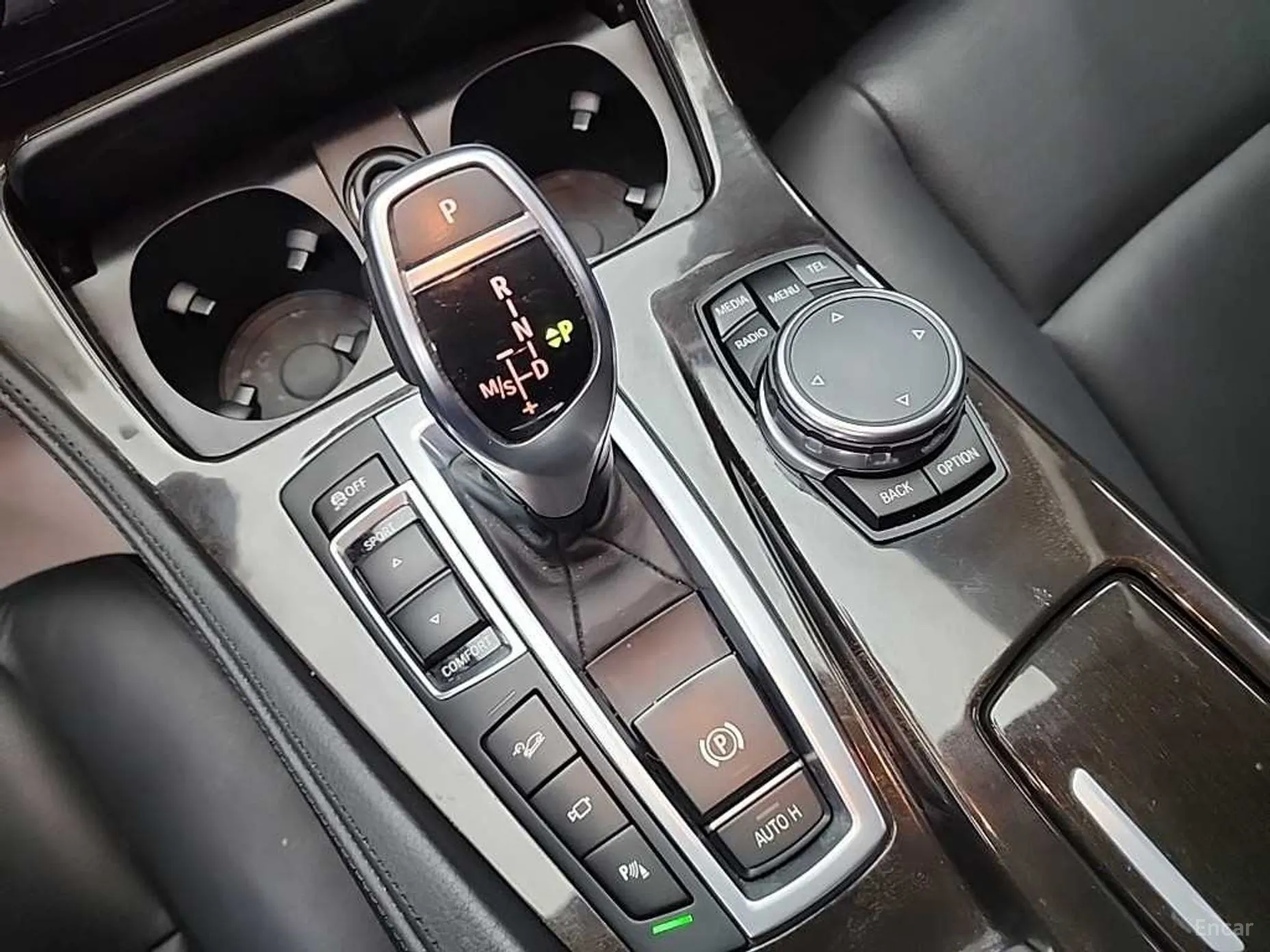 BMW 5 Series (F10) превью 8