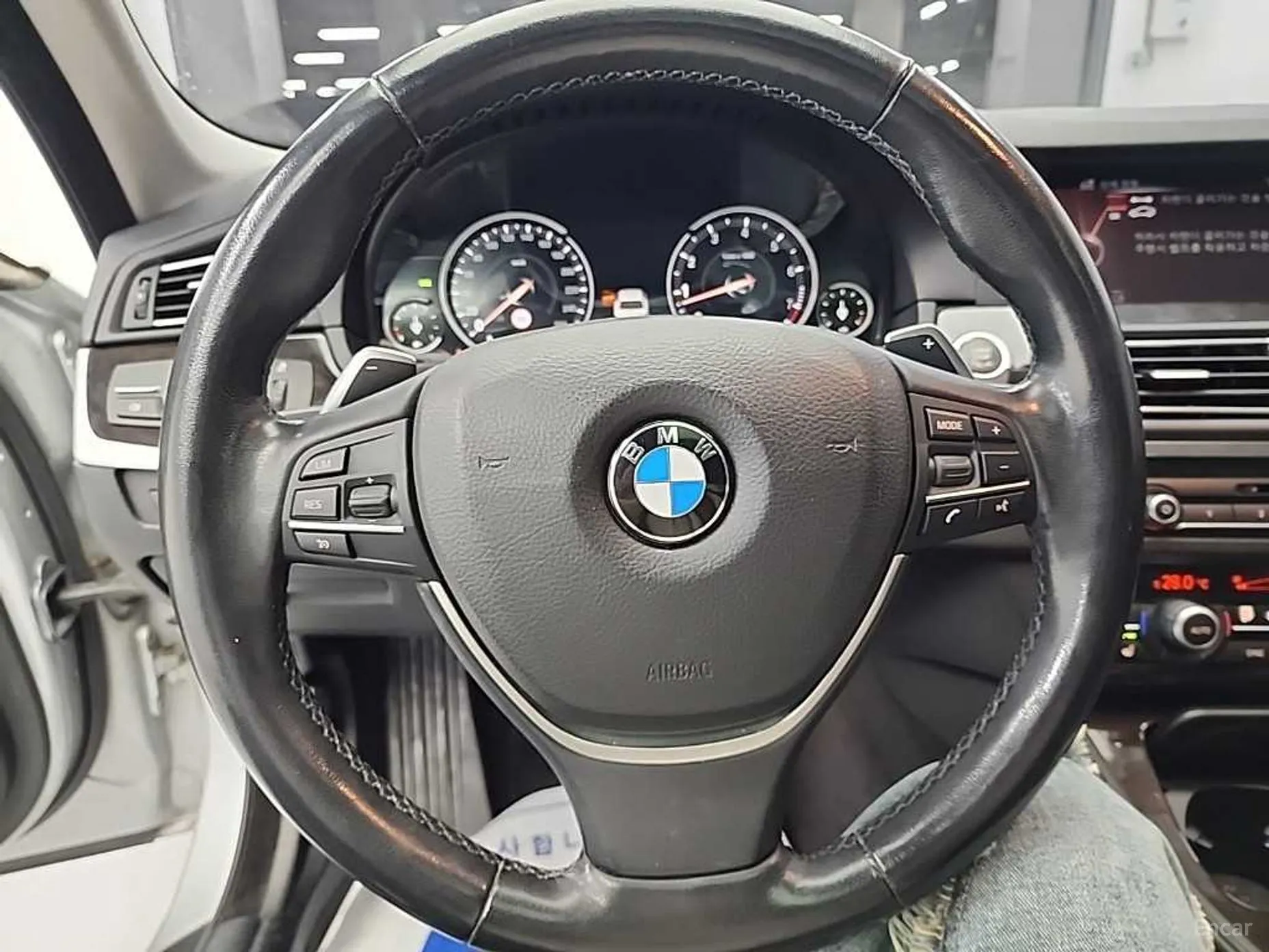 BMW 5 Series (F10) превью 9