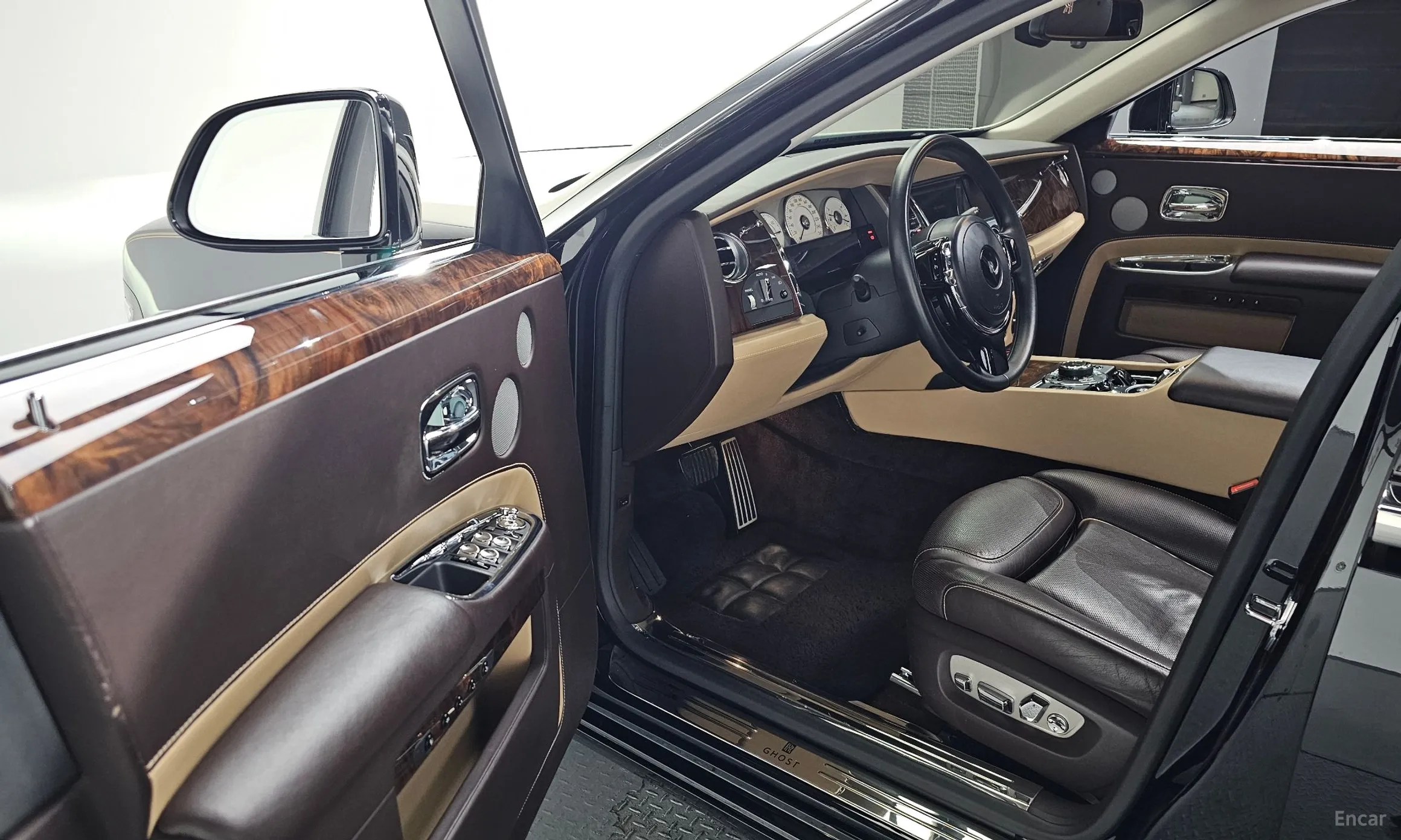 Rolls-Royce Ghost превью 12