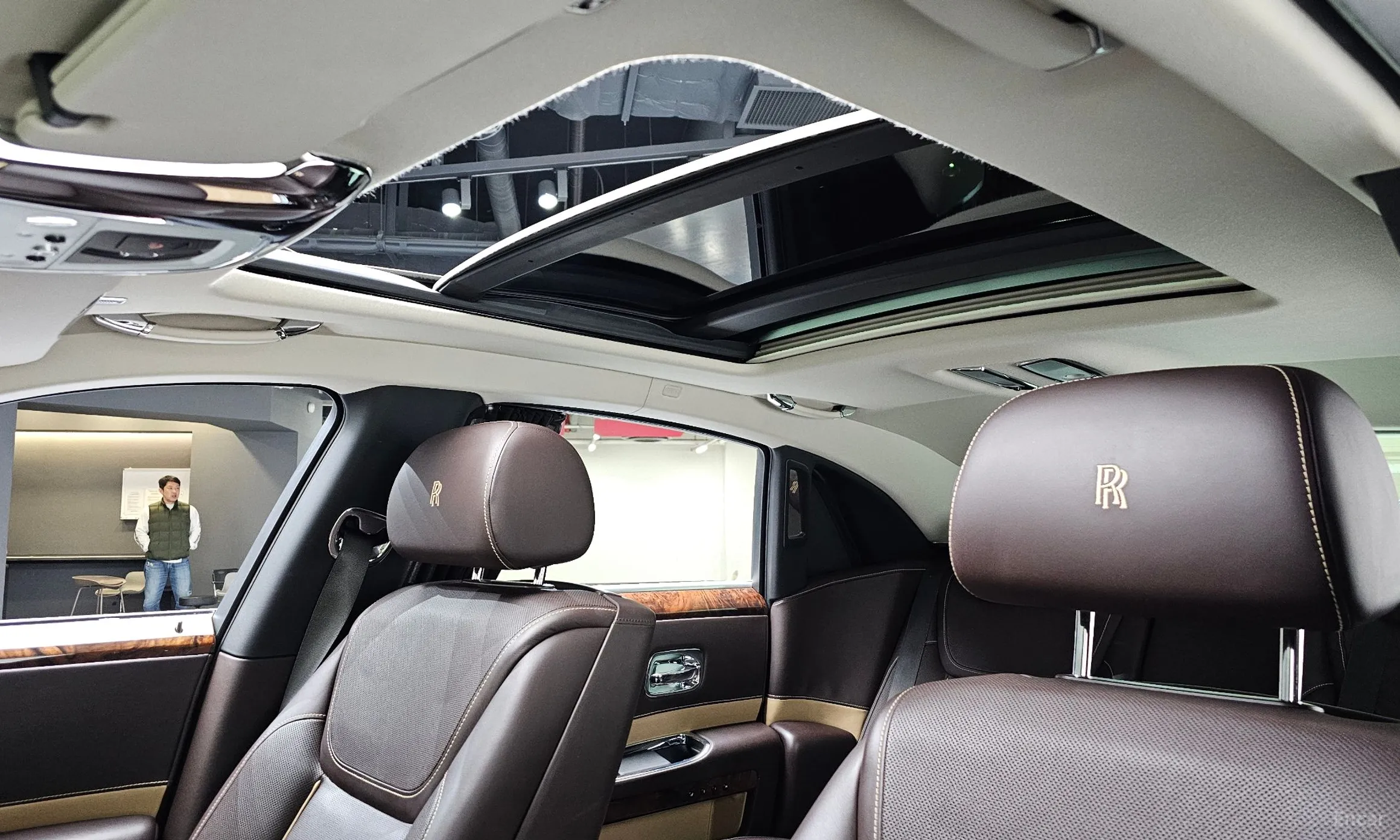 Rolls-Royce Ghost превью 17