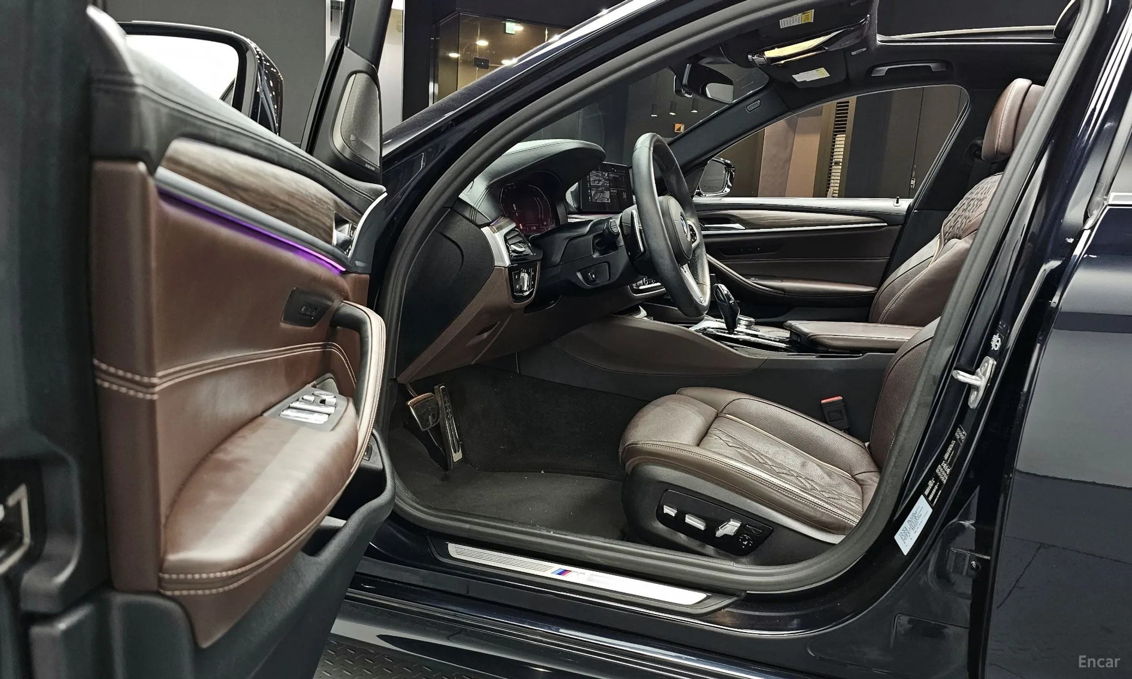 BMW 5 Series (G30) превью 10