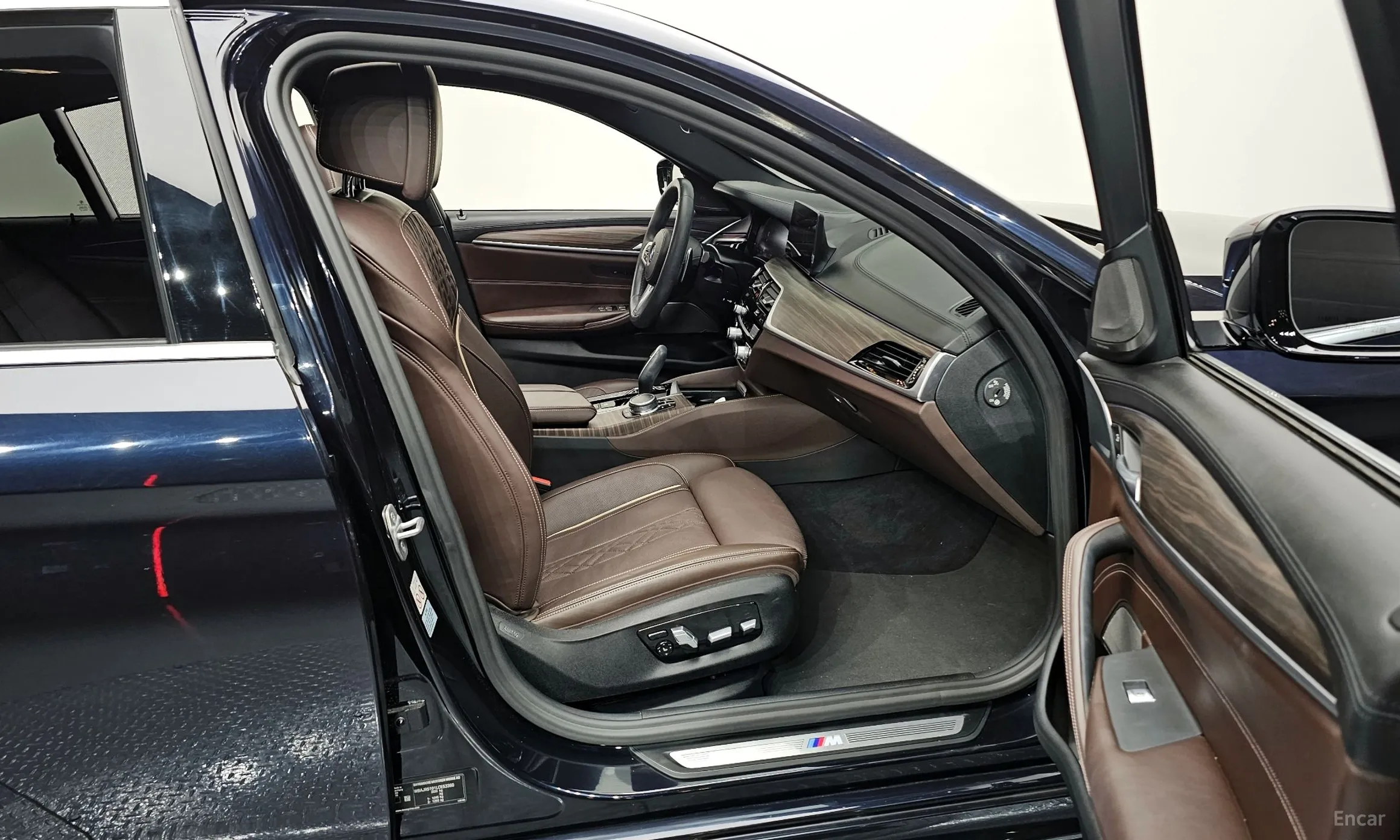 BMW 5 Series (G30) превью 11