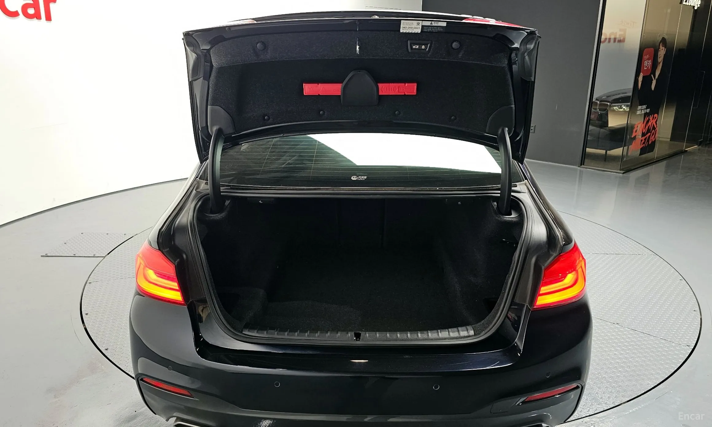 BMW 5 Series (G30) превью 20