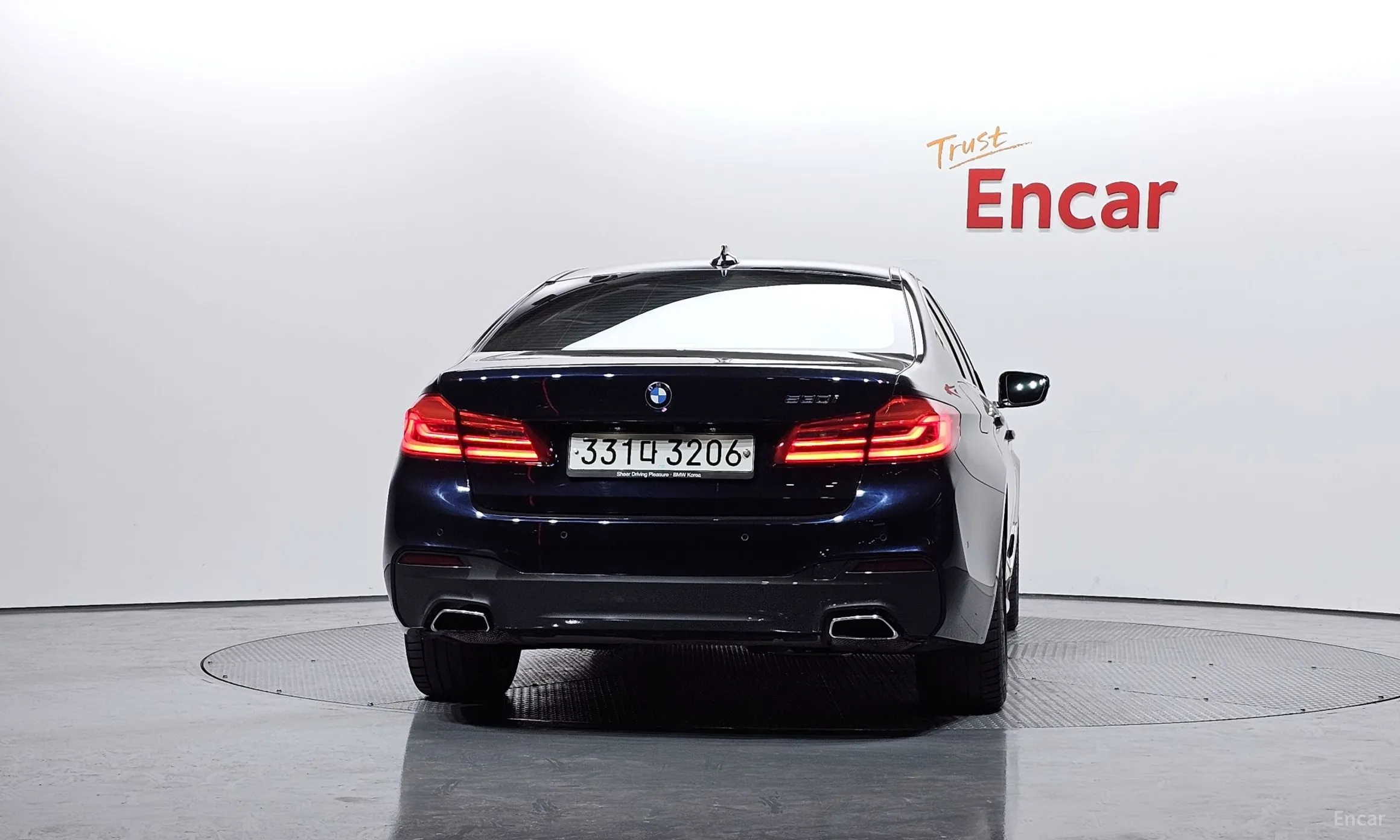 BMW 5 Series (G30) превью 4