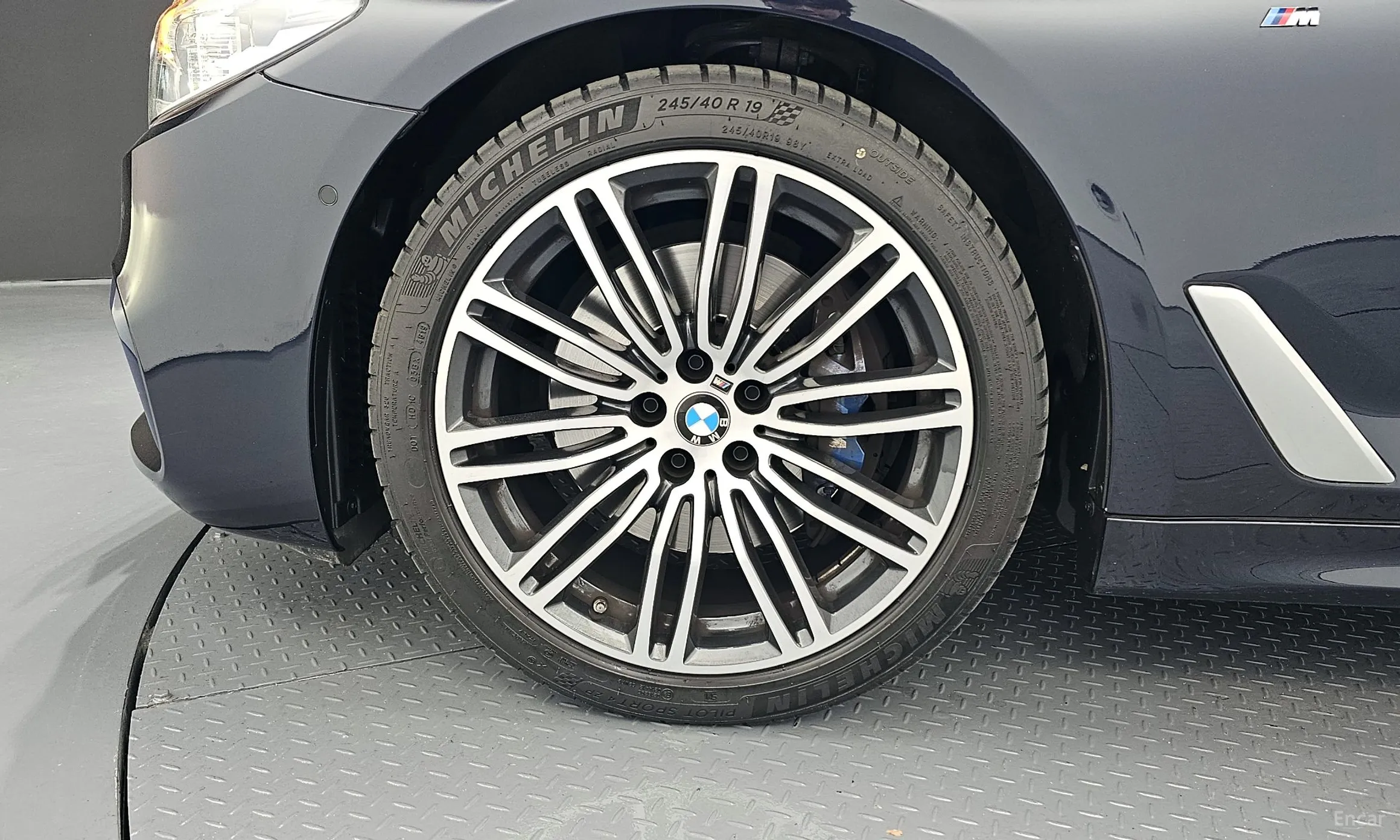 BMW 5 Series (G30) превью 5