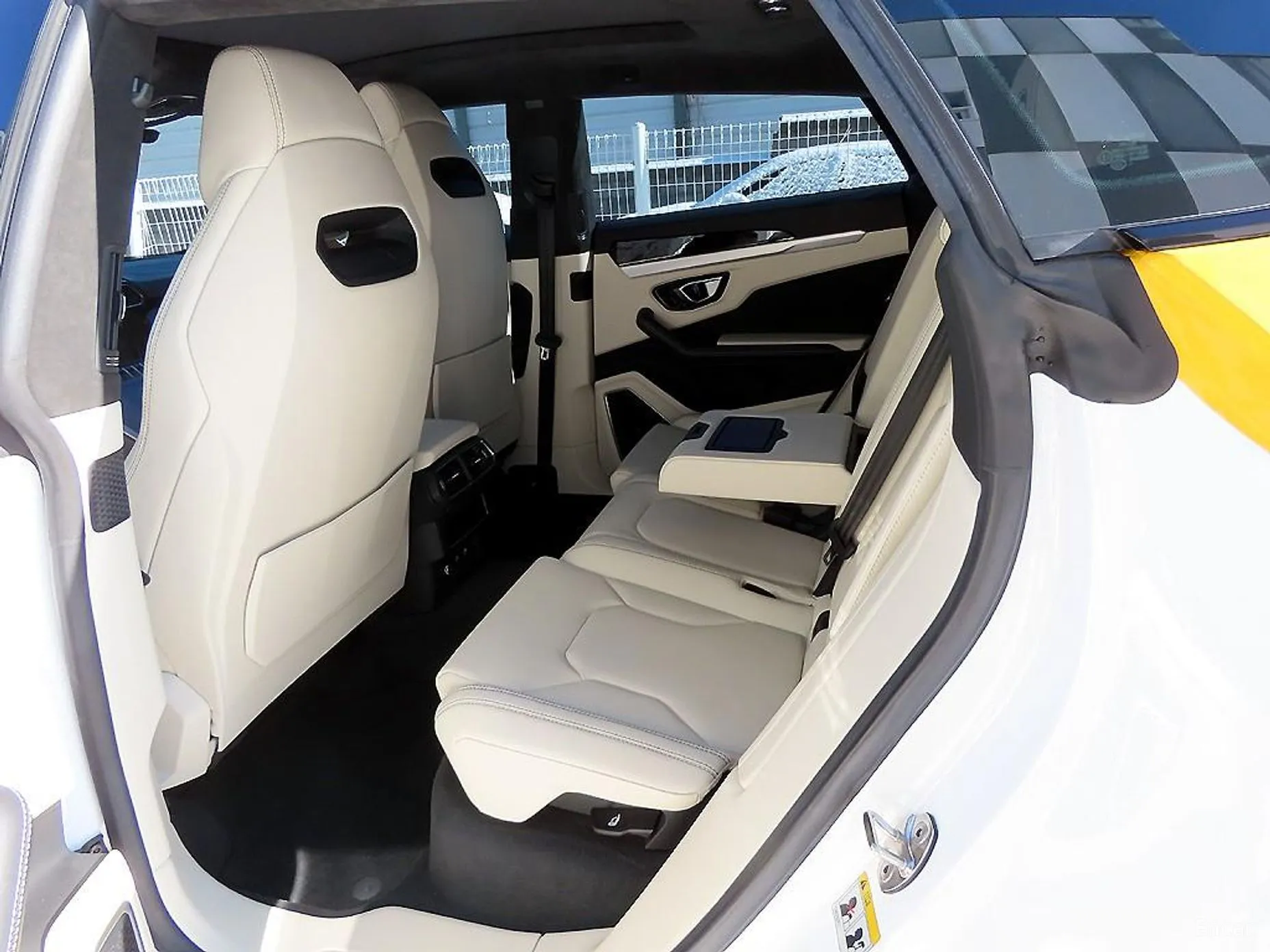 Lamborghini Urus превью 6