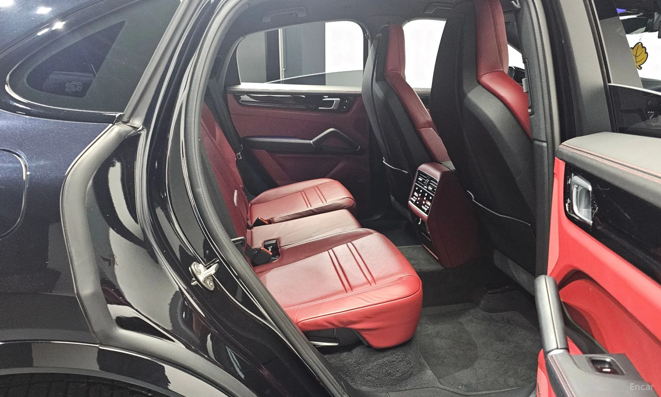 Porsche Cayenne (PO536) превью 12