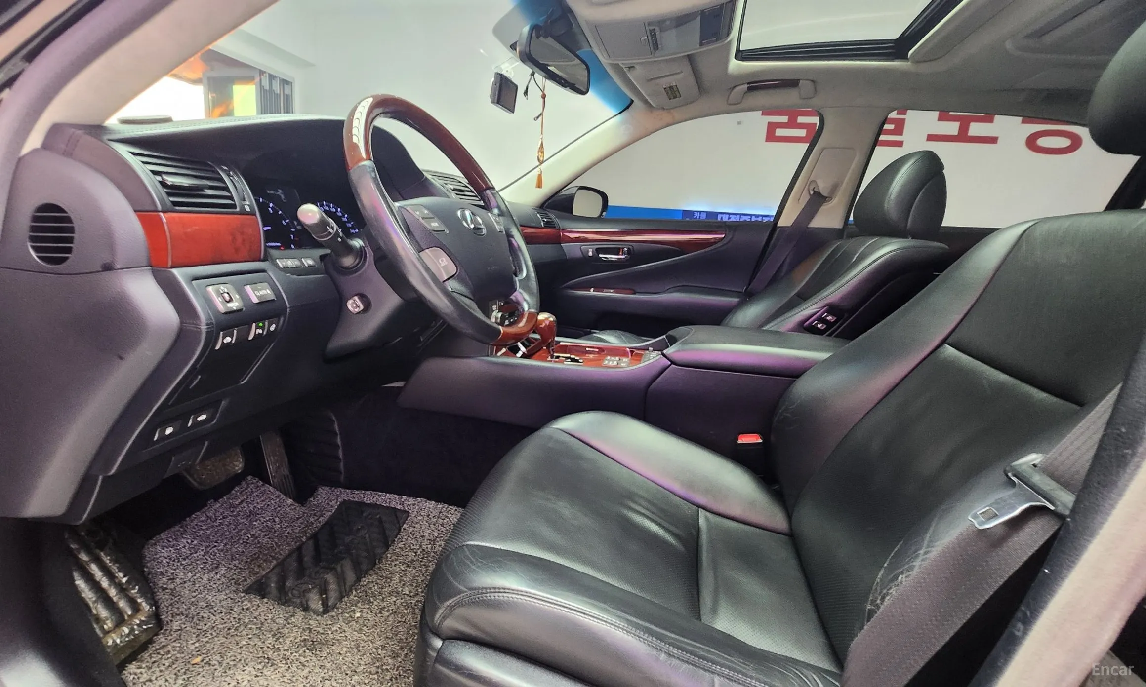Lexus LS600hL превью 14
