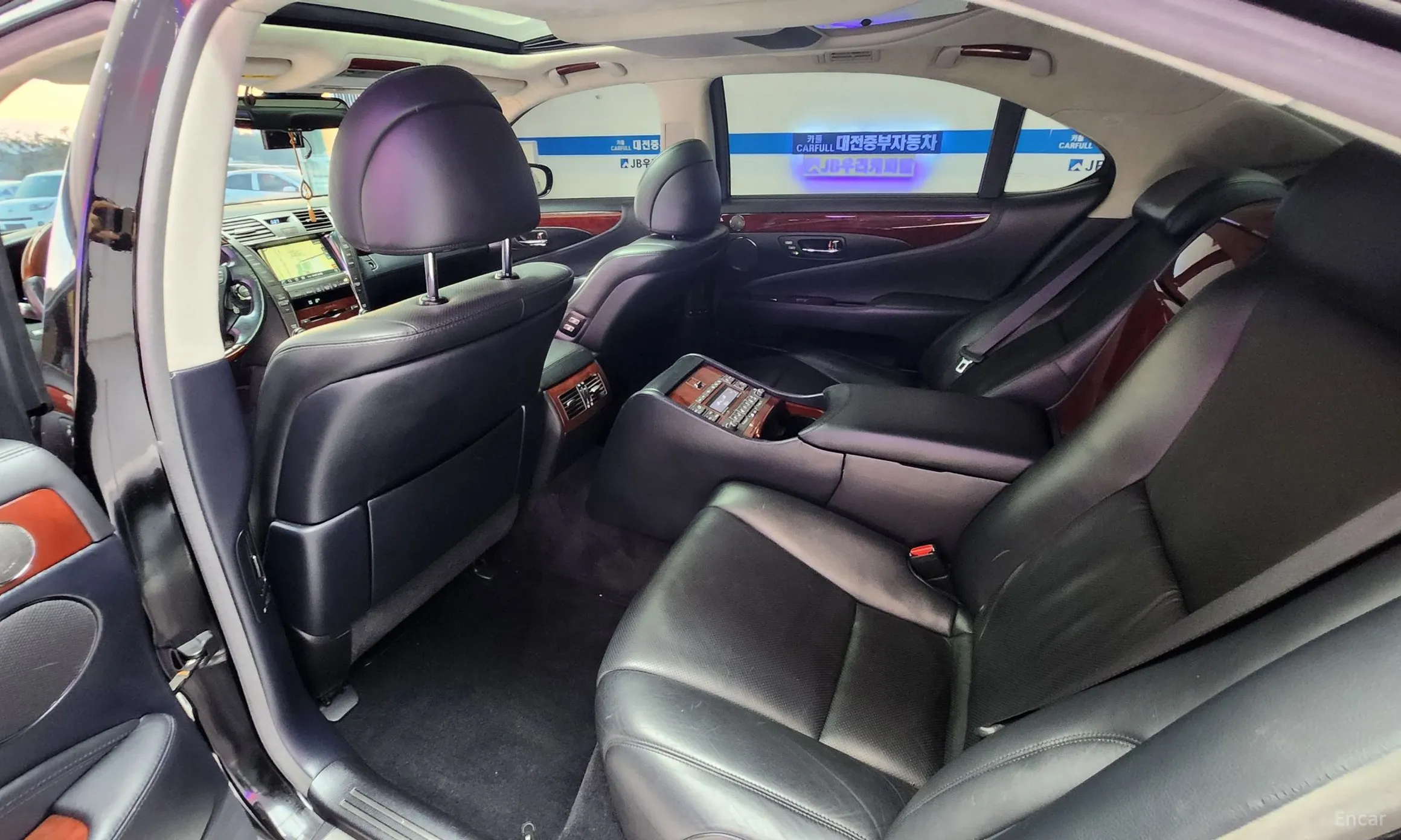 Lexus LS600hL превью 17